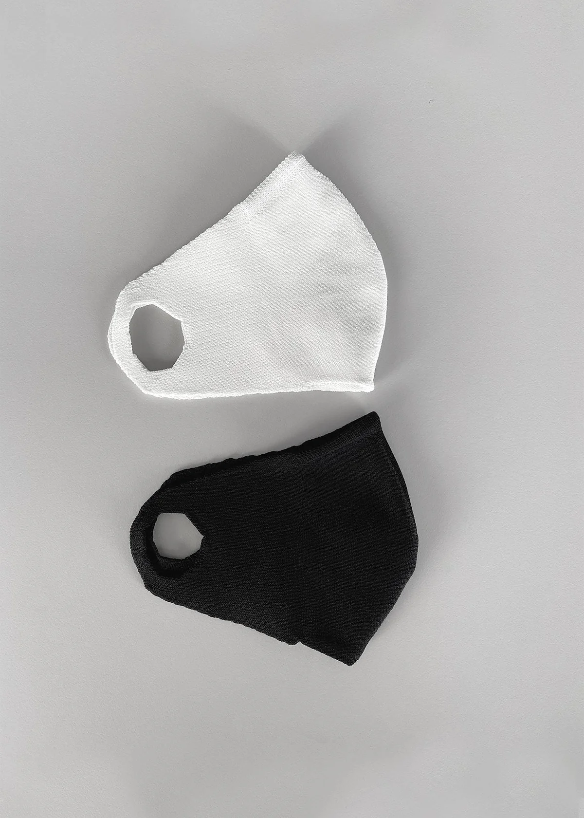 ANTIBACTERIAL AND REUSABLE FACE MASK IN CREAM - Image 3