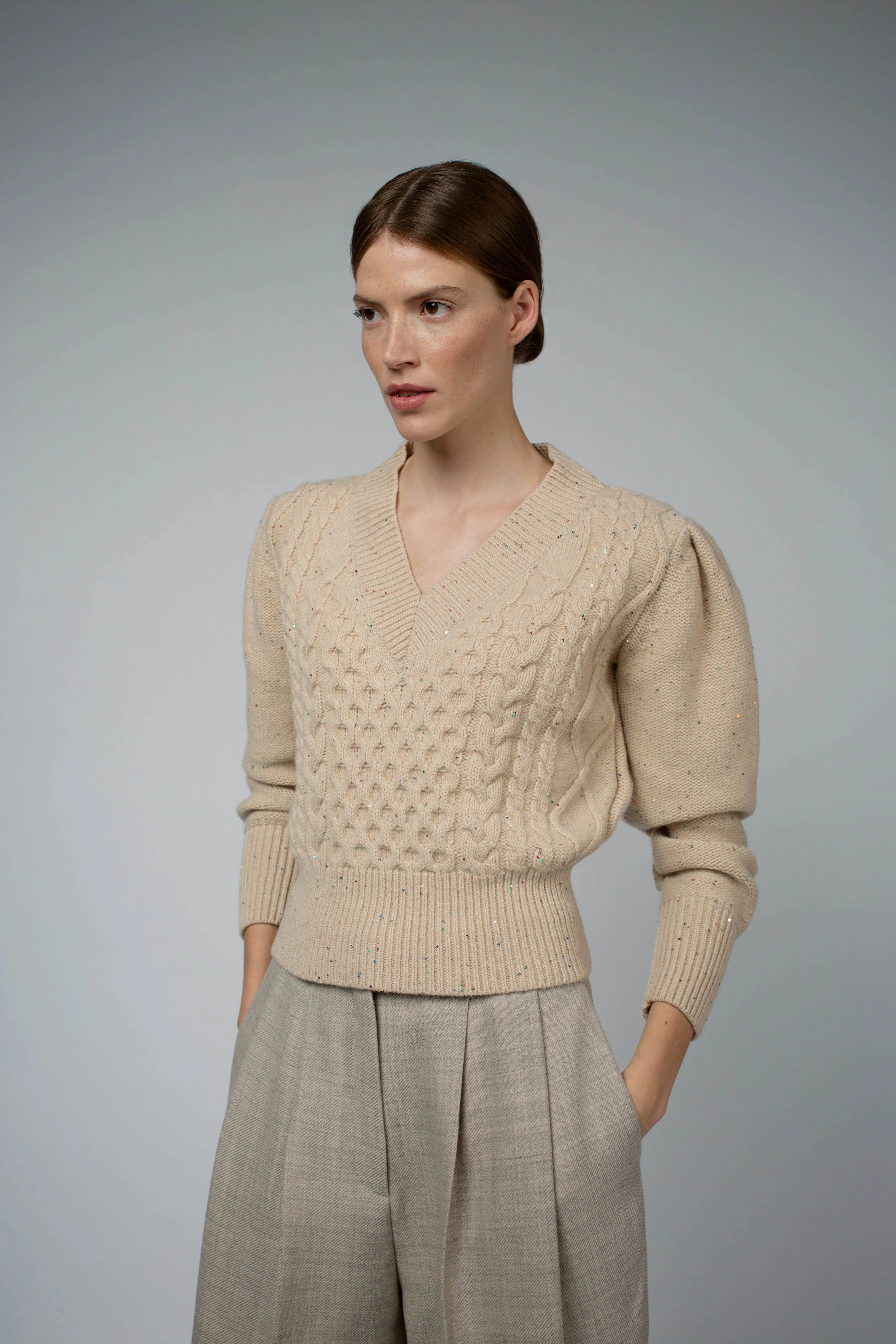 ANDRADA CABLE KNIT CASHMERE SWEATER IN BEIGE SPARKLE - Image 2