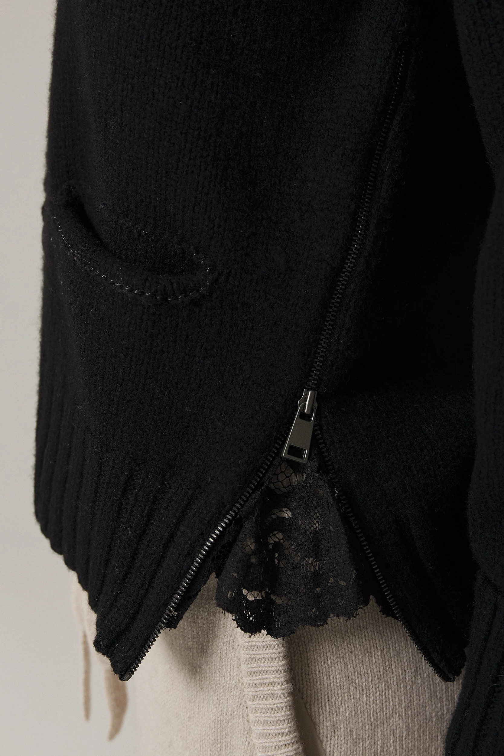 BROOK CASHMERE BLEND CARDIGAN WITH LACE INSERTS IN BLACK - Image 2