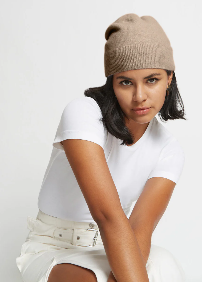 ABI CASHMERE BEANIE HAT IN FAWN