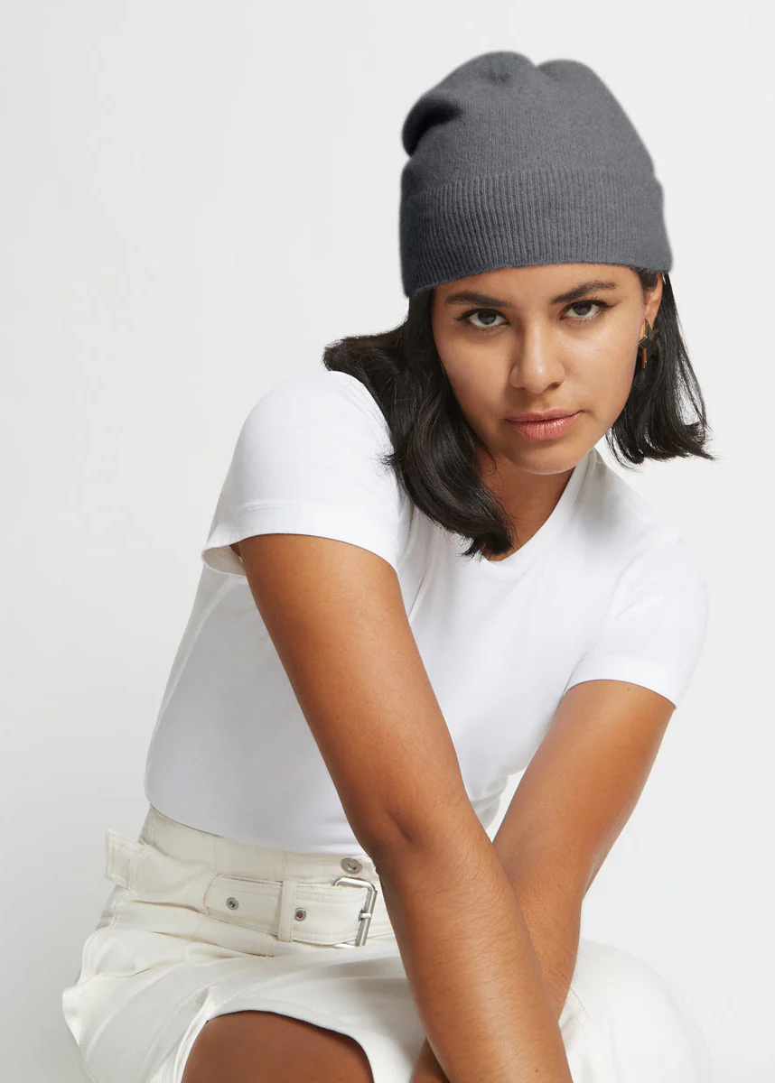 ABI CASHMERE BEANIE HAT IN HEATHER CHARCOAL - Image 3