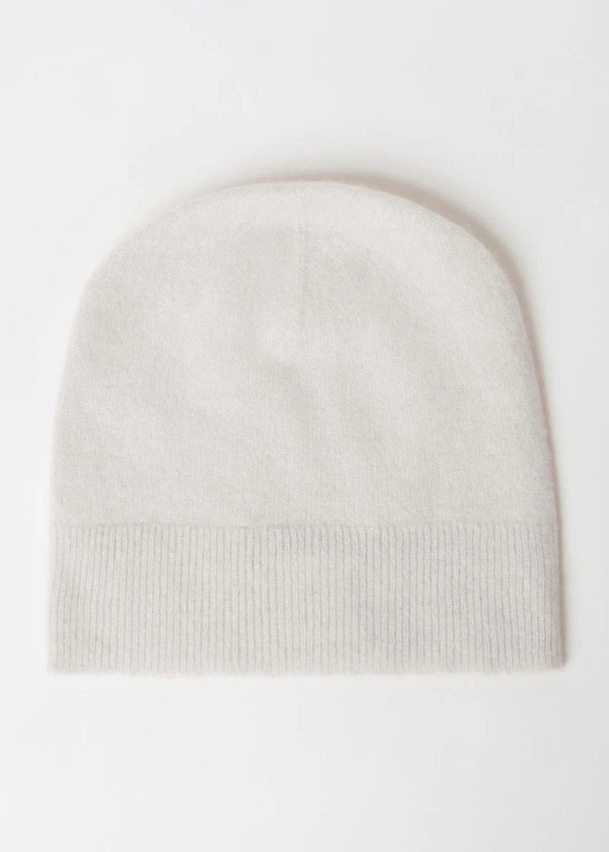 ABI CASHMERE BEANIE HAT IN SUGAR - Image 2
