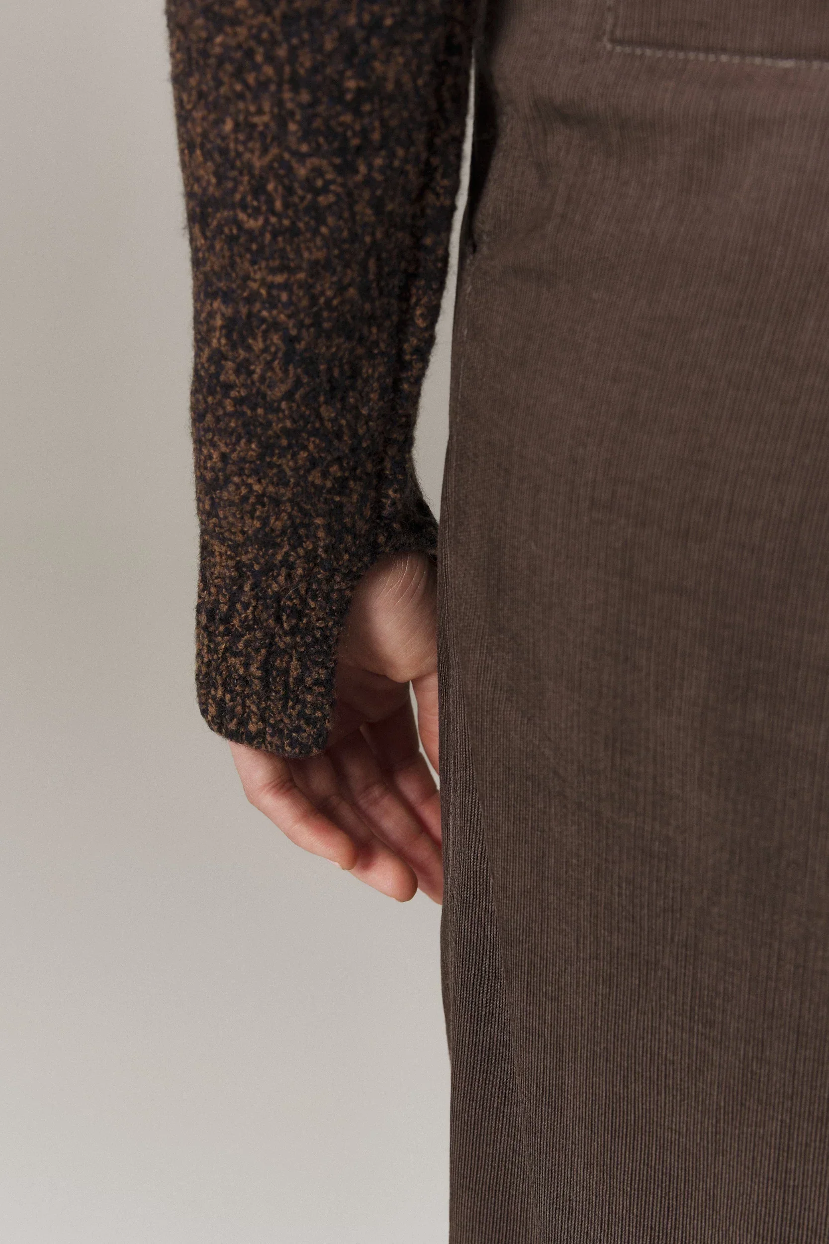 ZOE CASHMERE BOUCLE PULLOVER IN FRECKLED BROWN - Image 5