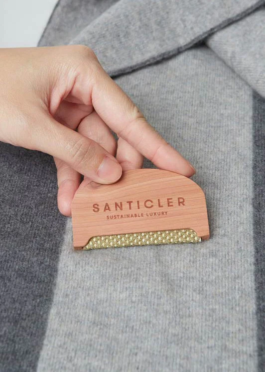 CEDAR WOOD CASHMERE COMB WITH POUCH - Image 3