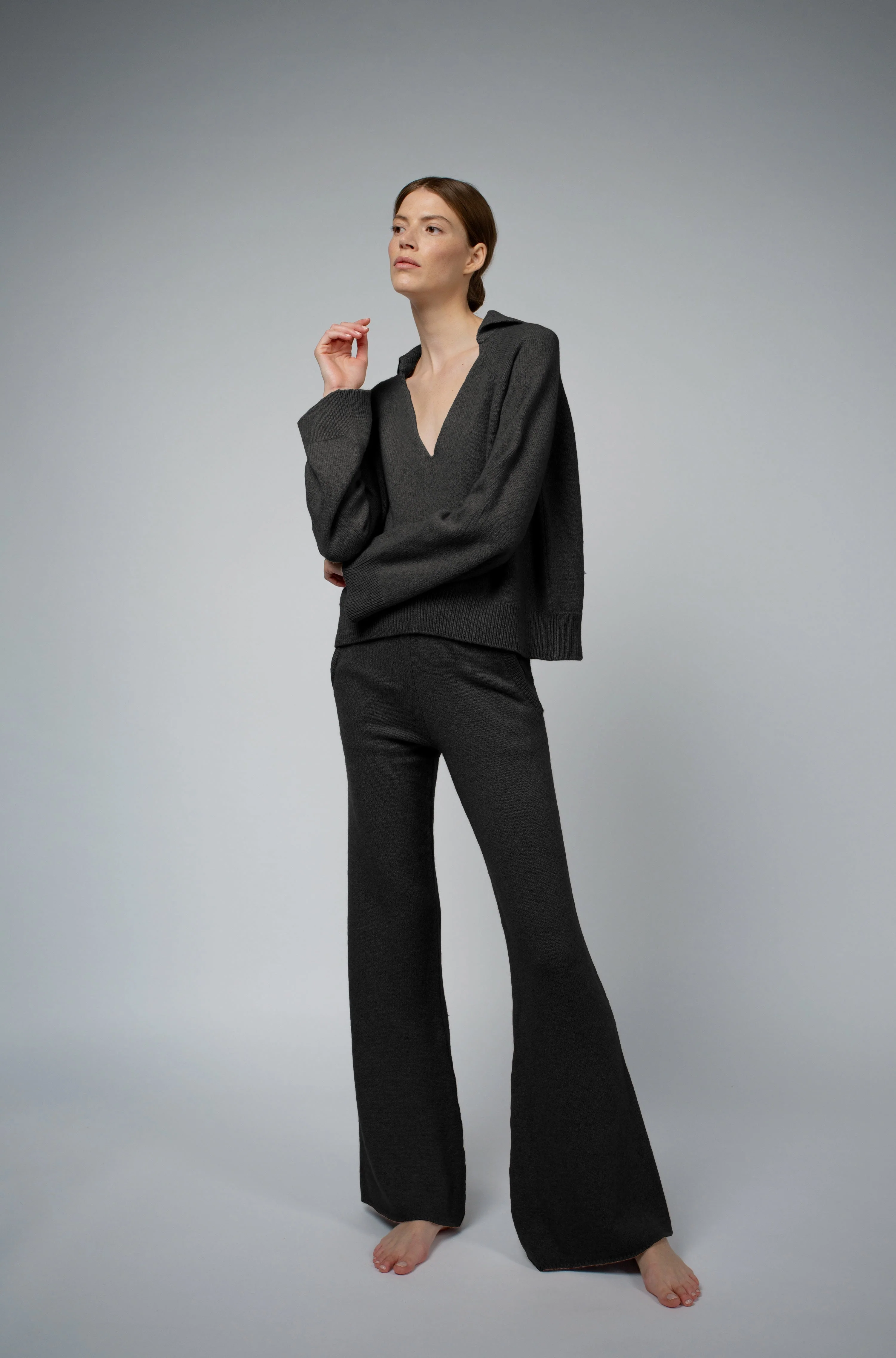 LAUREN RAGLAN SLEEVE CASHMERE SWEATER IN ANTHRACITE