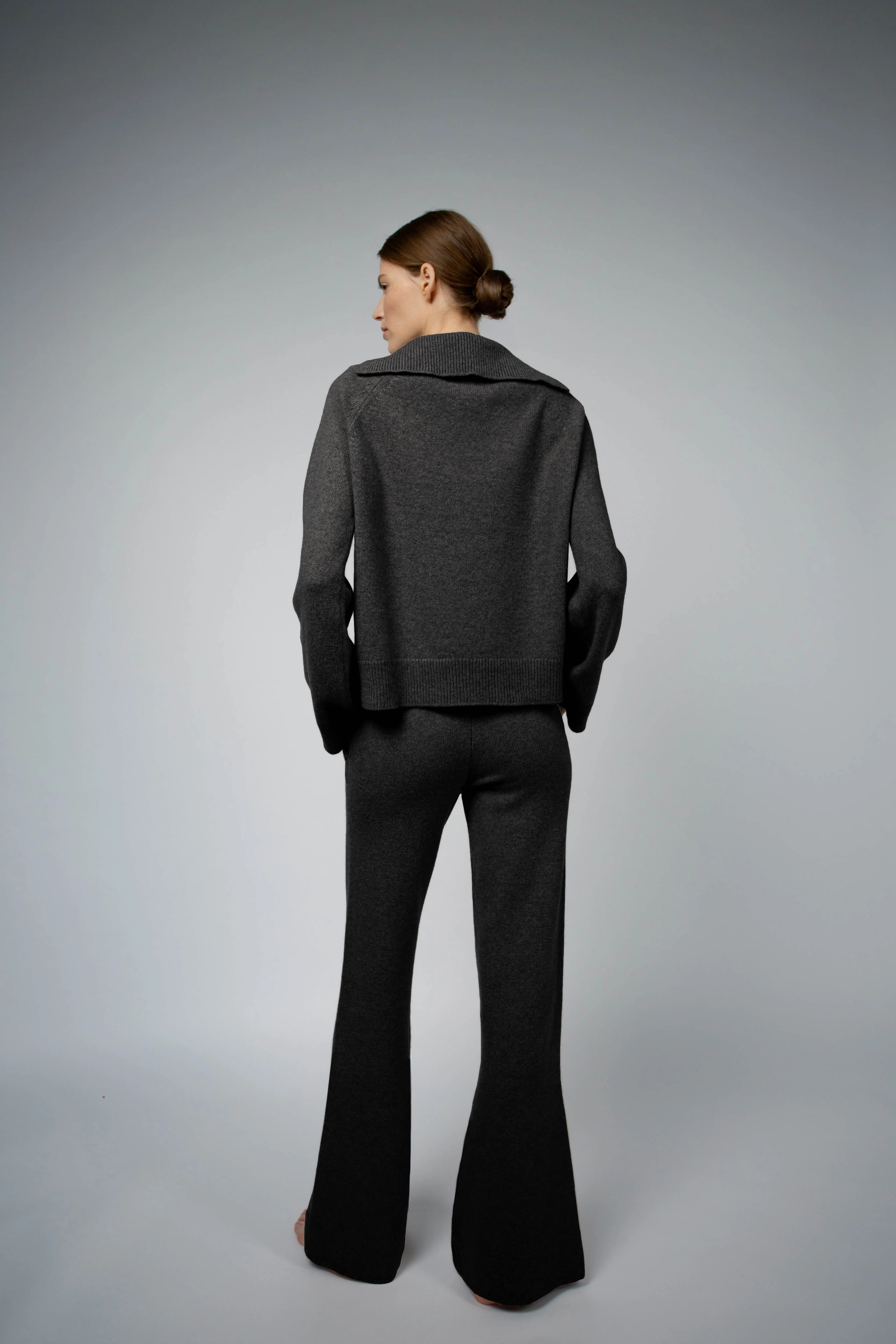 LAUREN RAGLAN SLEEVE CASHMERE SWEATER IN ANTHRACITE - Image 4