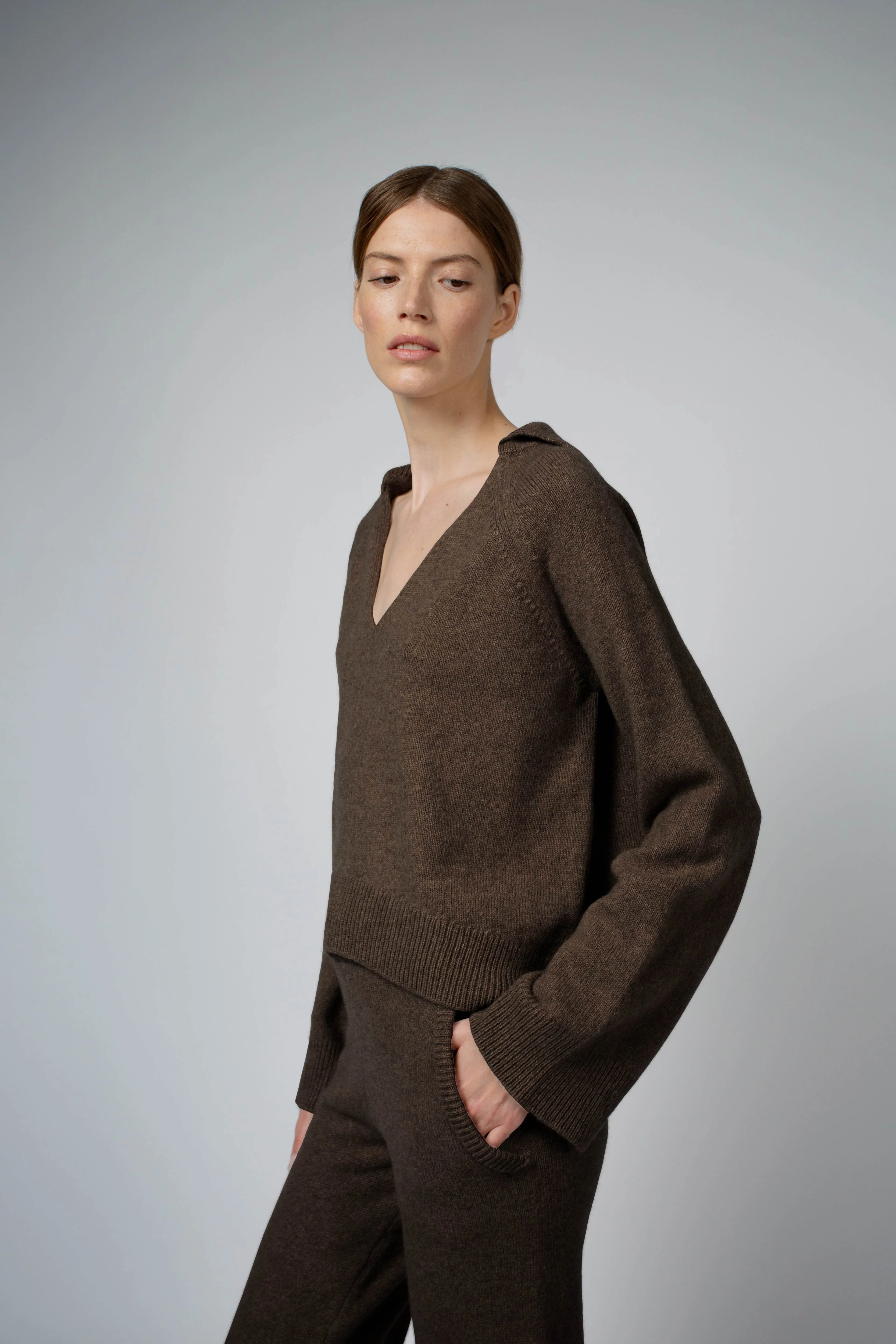 LAUREN RAGLAN SLEEVE CASHMERE SWEATER IN CHESTNUT
