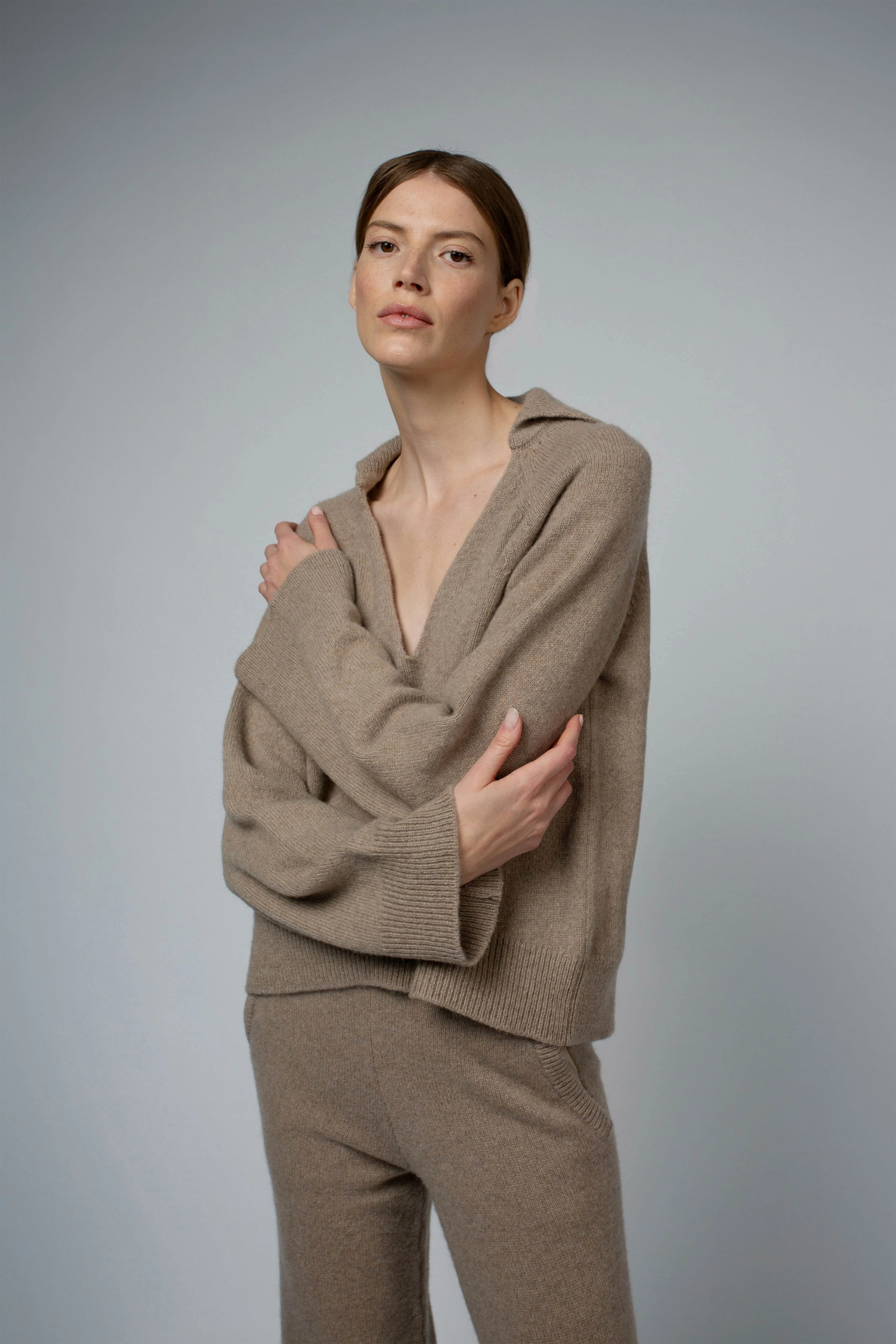 LAUREN RAGLAN SLEEVE CASHMERE SWEATER IN FAWN