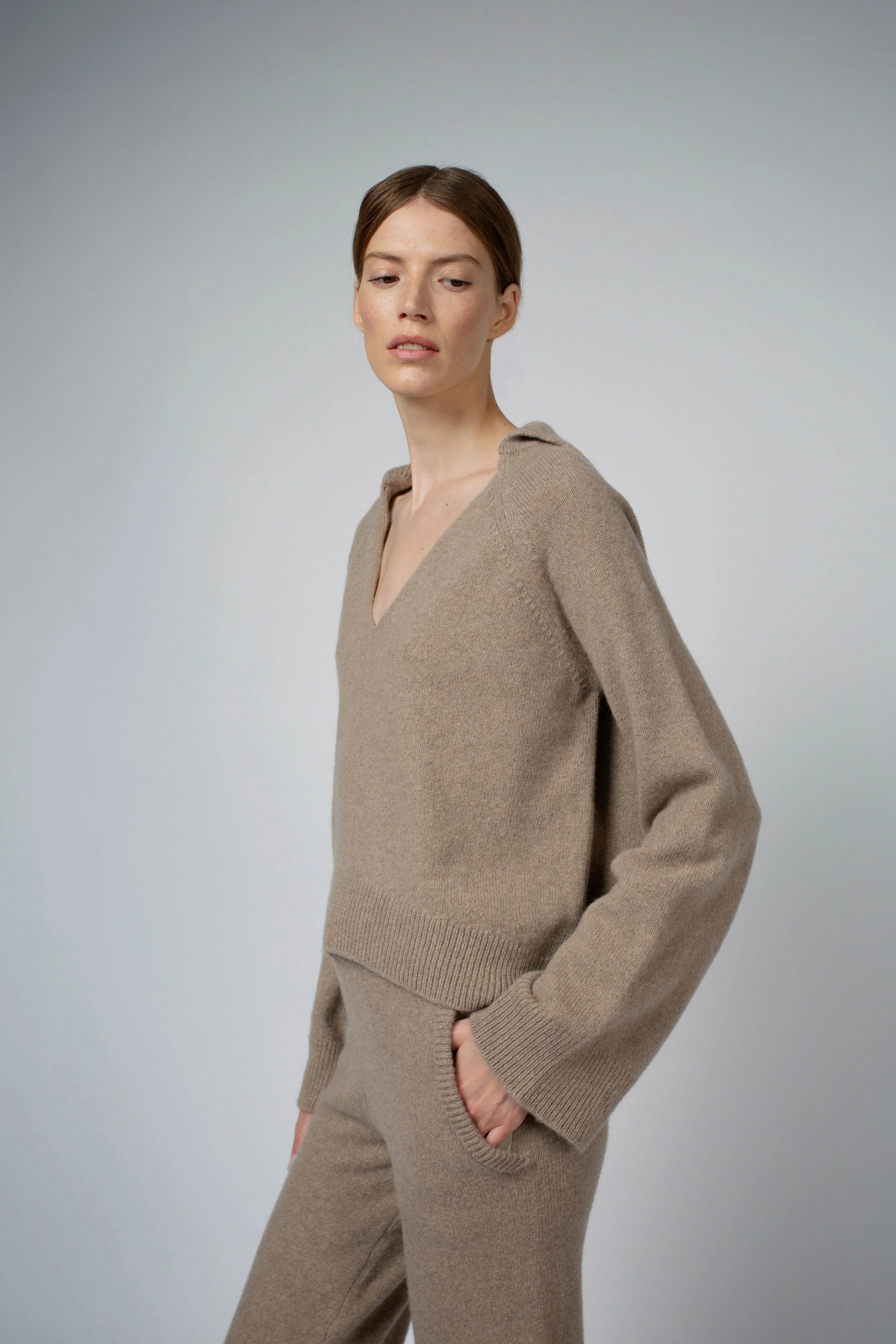 LAUREN RAGLAN SLEEVE CASHMERE SWEATER IN FAWN - Image 3