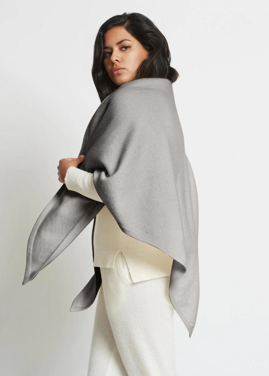 ANNA CASHMERE OVERSIZED TRIANGLE SARF IN HEATHER GREY - Image 2