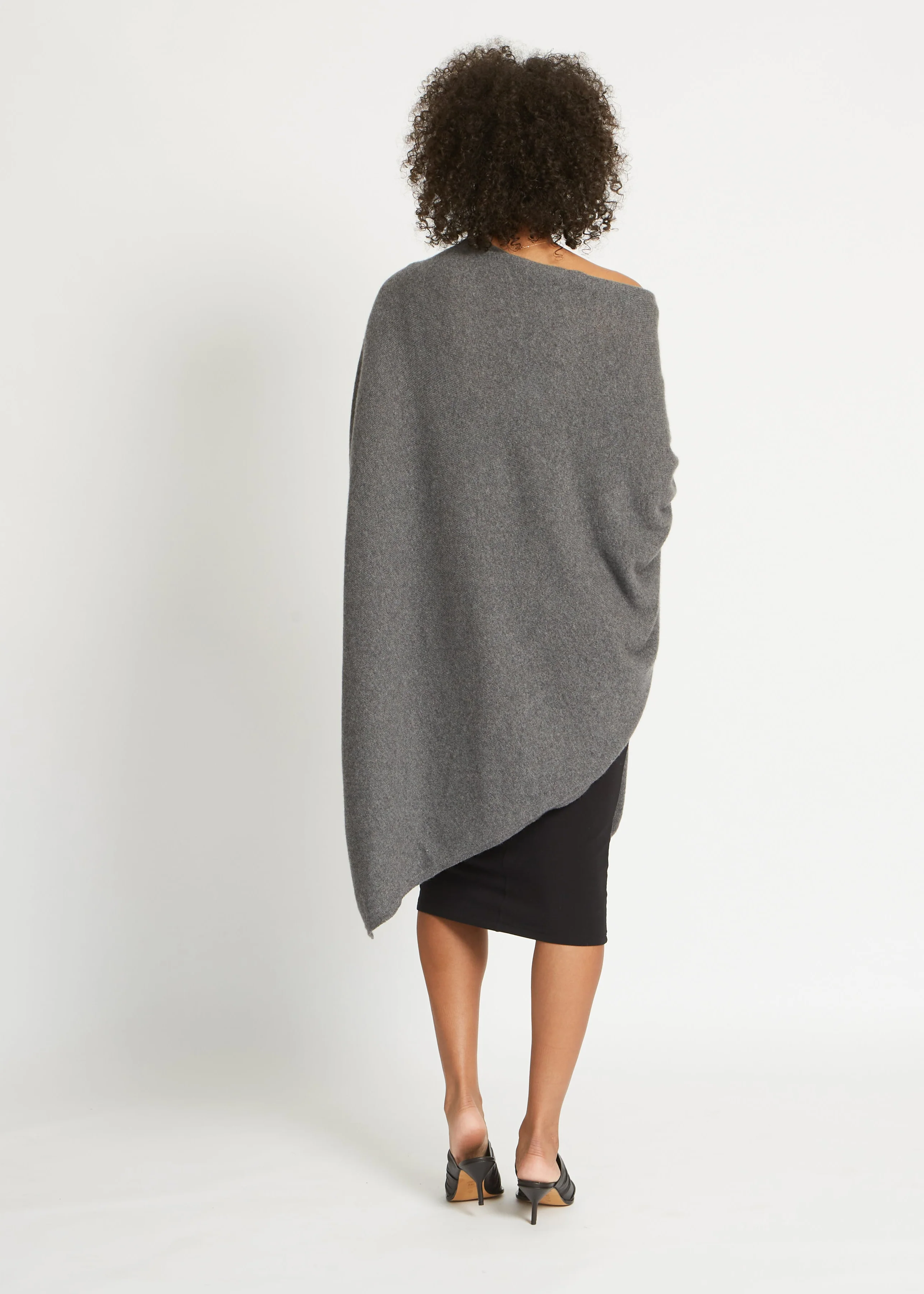 JENICA OVERSIZED CASHMERE CAPE PONCHO IN HEATHER CHARCOAL - Image 4