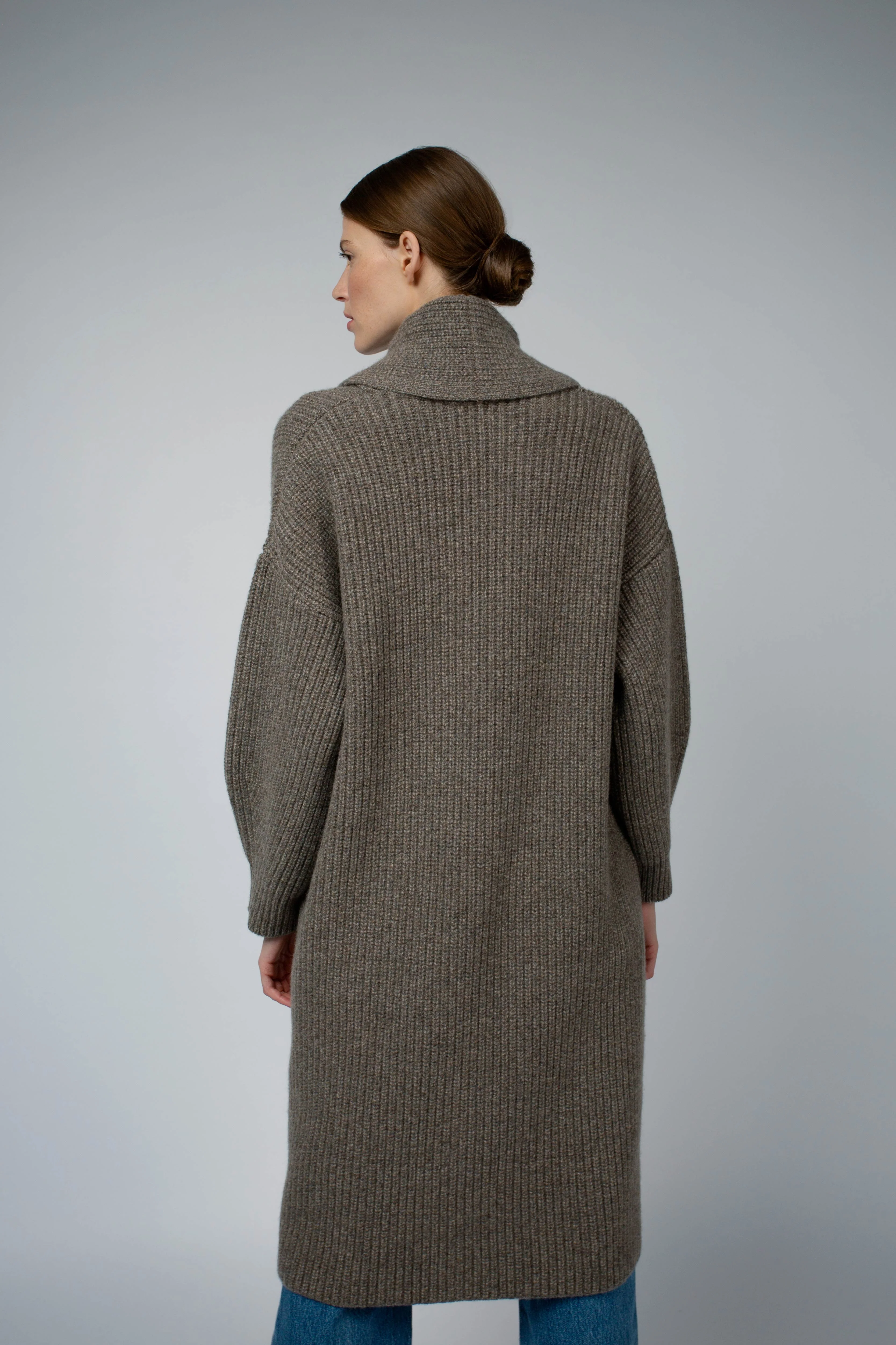 MARA CASHMERE SWEATER COAT IN WALNUT - Image 4