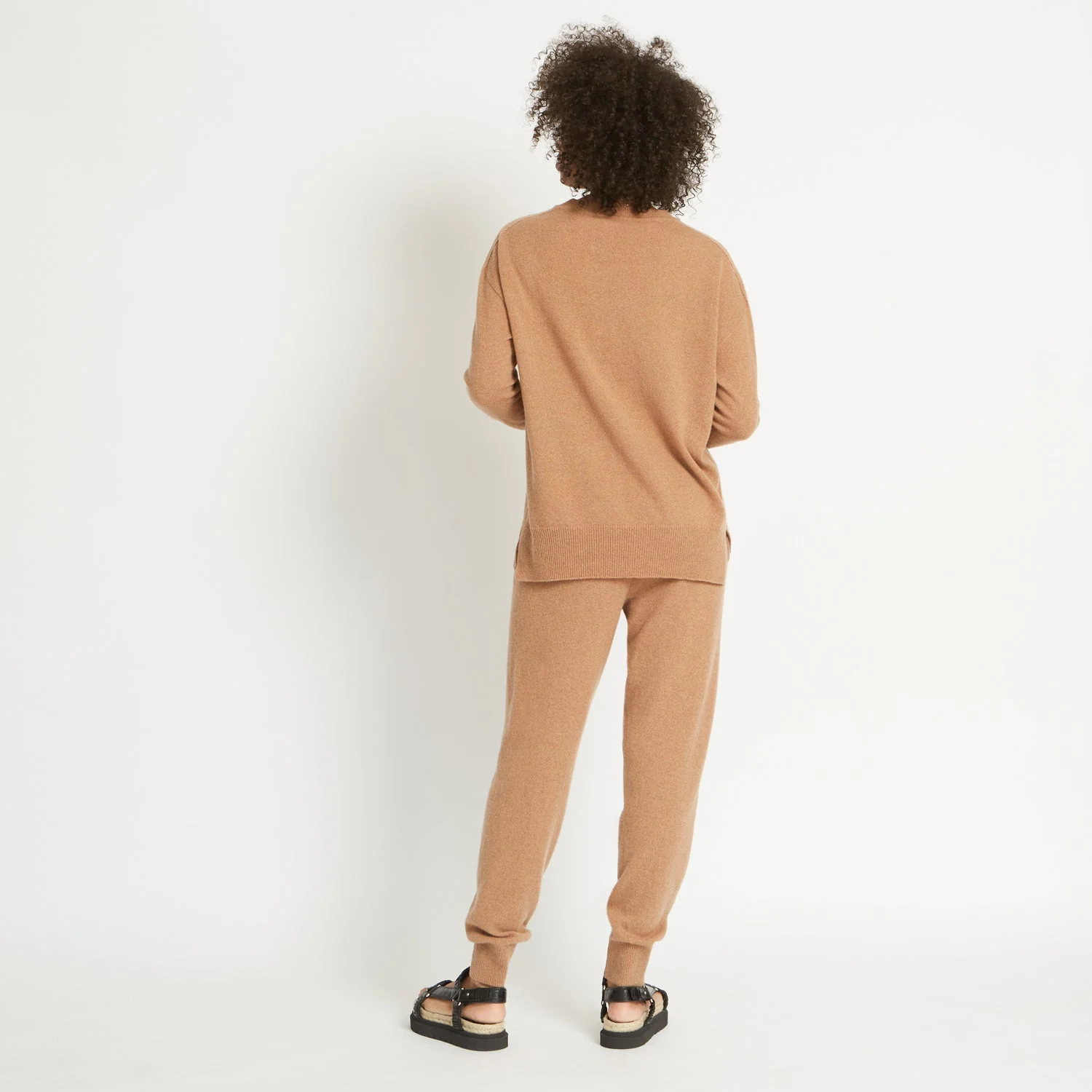 ADDISON CASHMERE TRACK PANT IN CARAMEL - Image 4