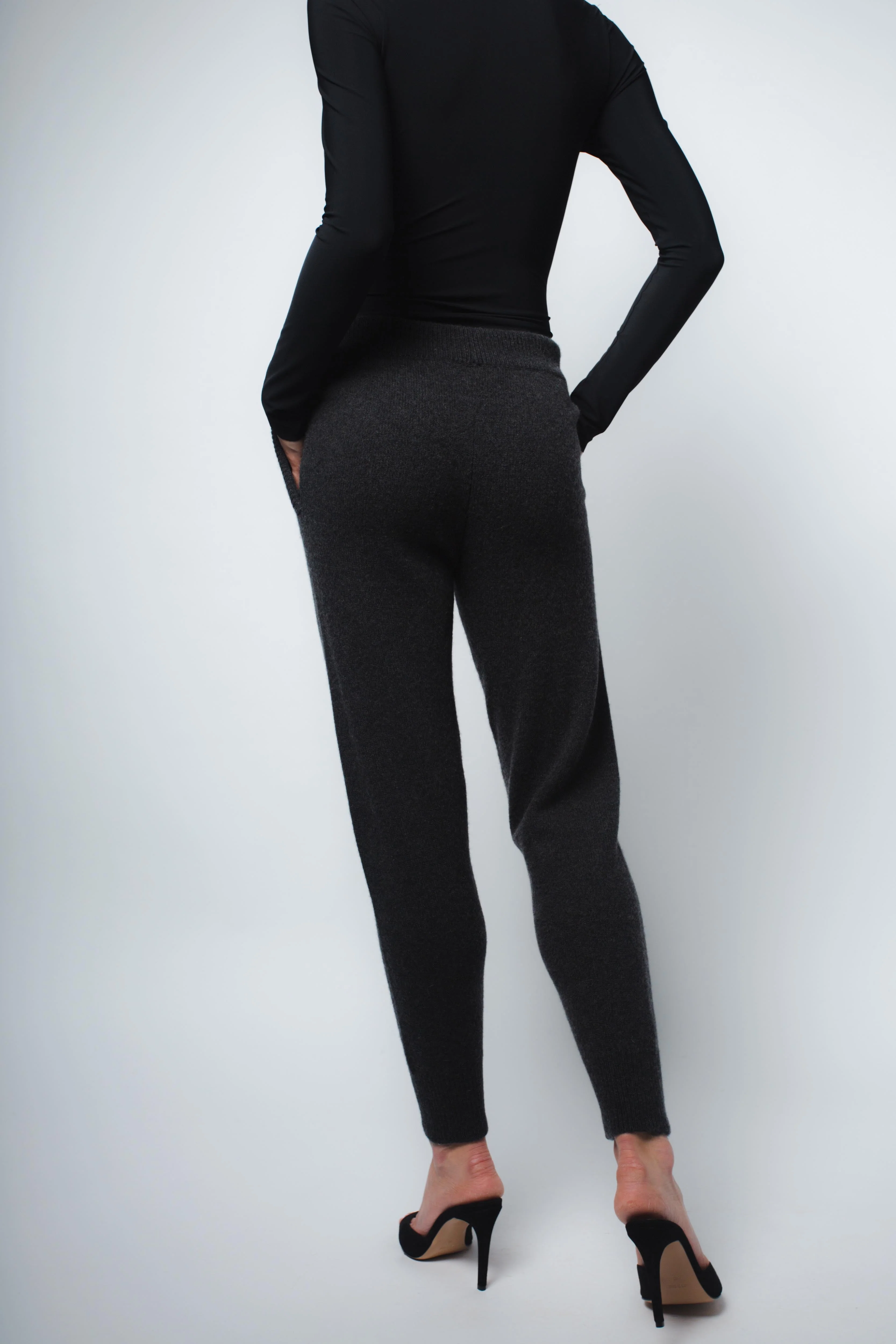 ADDISON CASHMERE TRACK PANT IN ANTHRACITE - Image 4