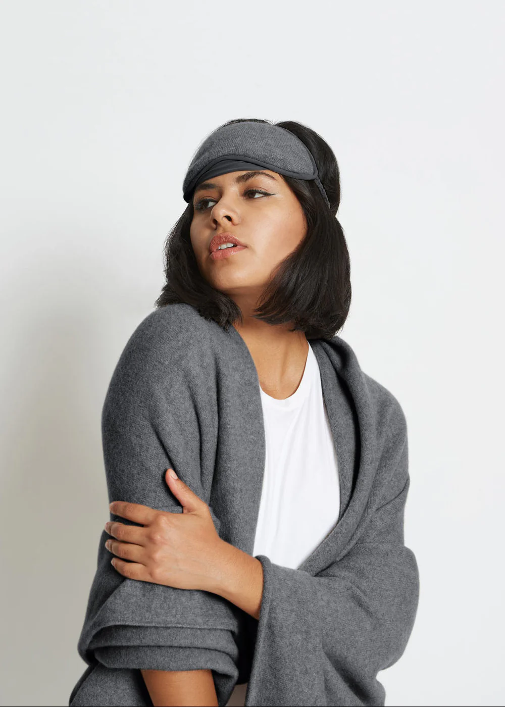 CLOUD NINE CASHMERE TRAVEL SET IN HEATHER CHARCOAL - Image 3