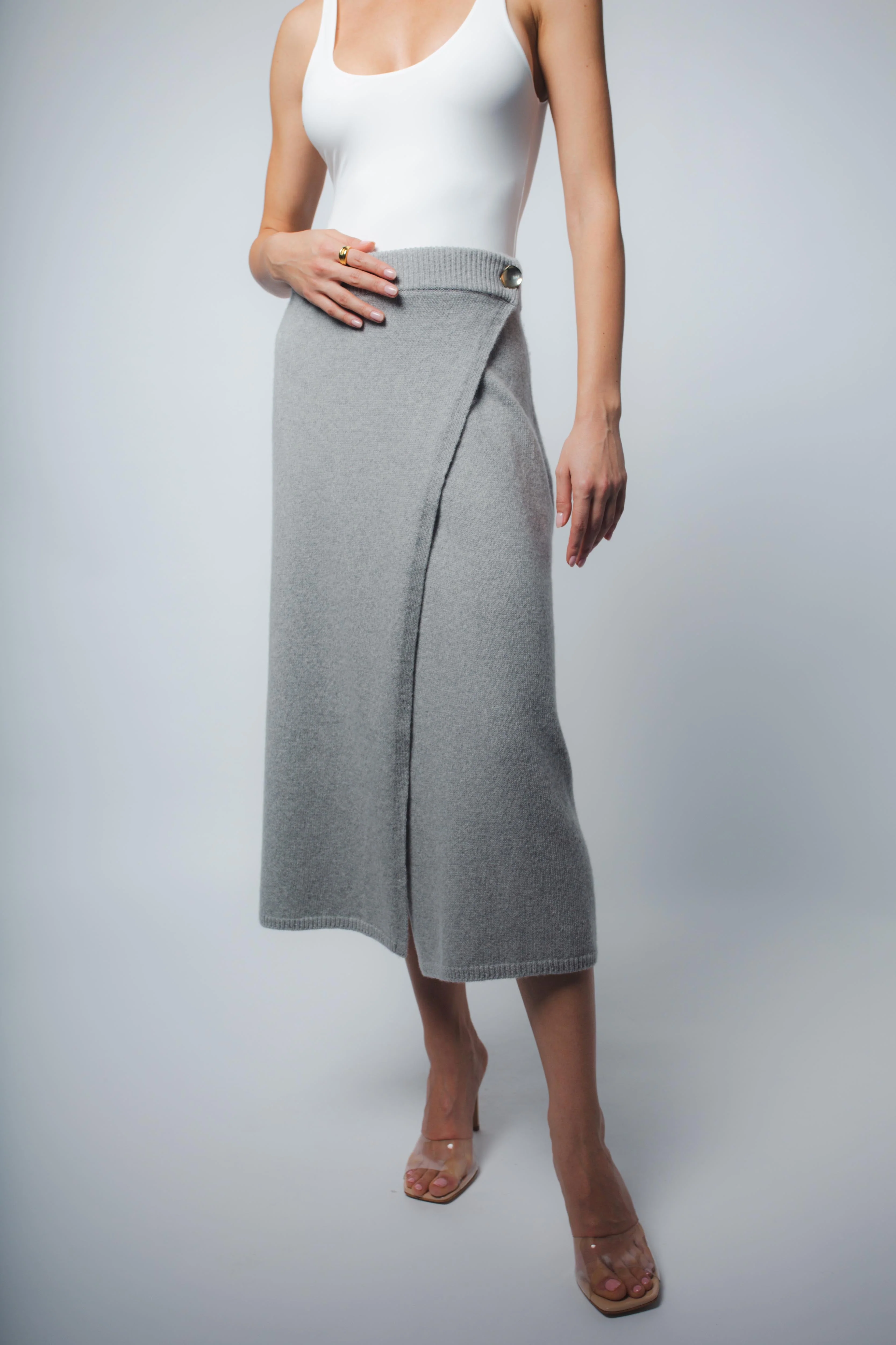 MILA CASHMERE WRAP SKIRT IN HEATHER GREY - Image 3