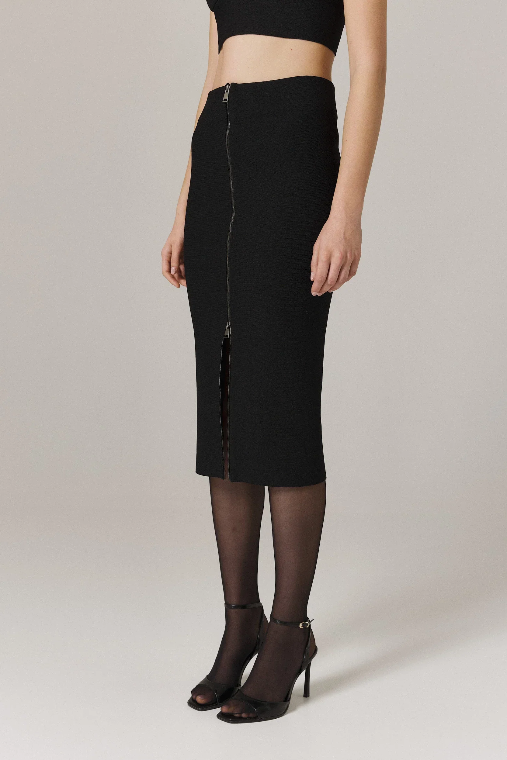 JANA CIRCLULAR KNIT PENCIL SKIRT WITH METAL ZIPPER IN BLACK