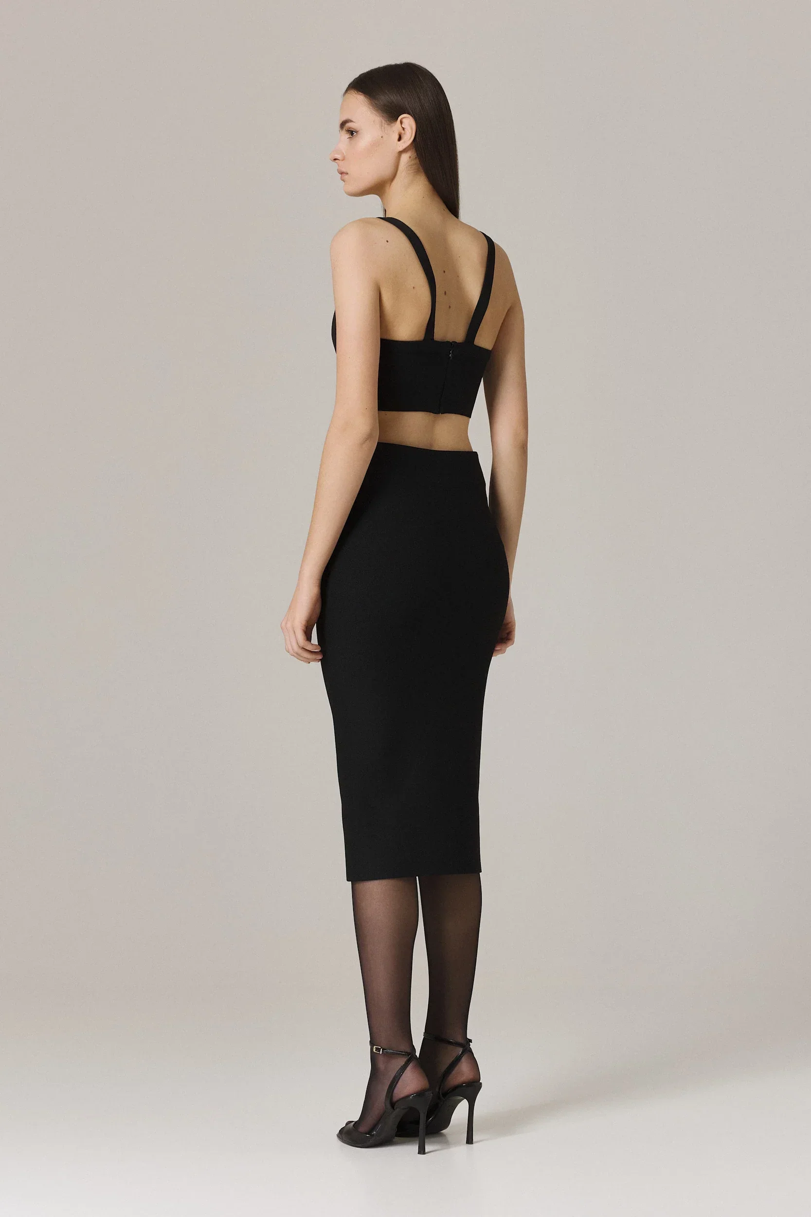 JANA CIRCLULAR KNIT PENCIL SKIRT WITH METAL ZIPPER IN BLACK - Image 4