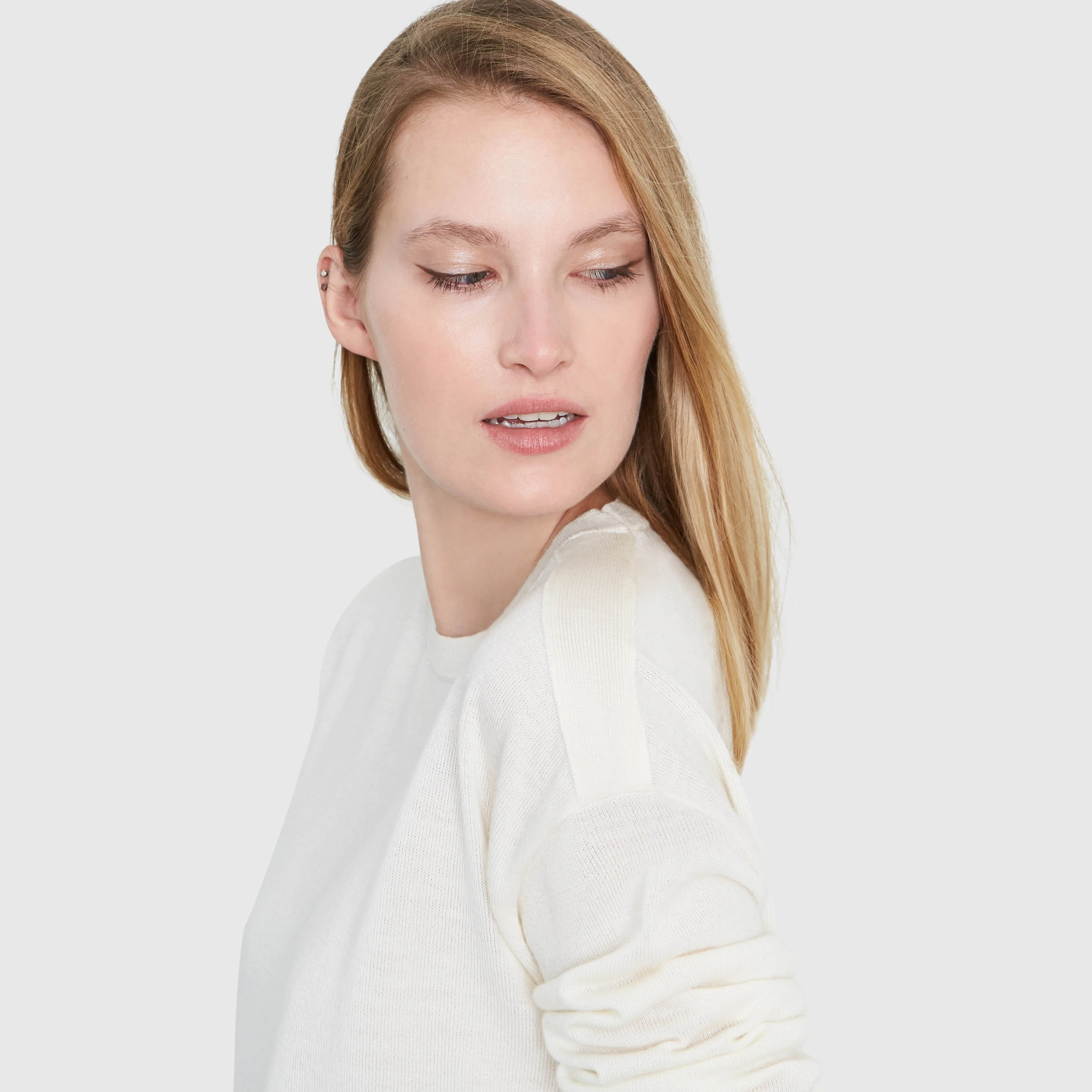 STELLA CREW NECK RELAXED FIT MERINO WOOL SWEATER IN SOFT WHITE - Image 3