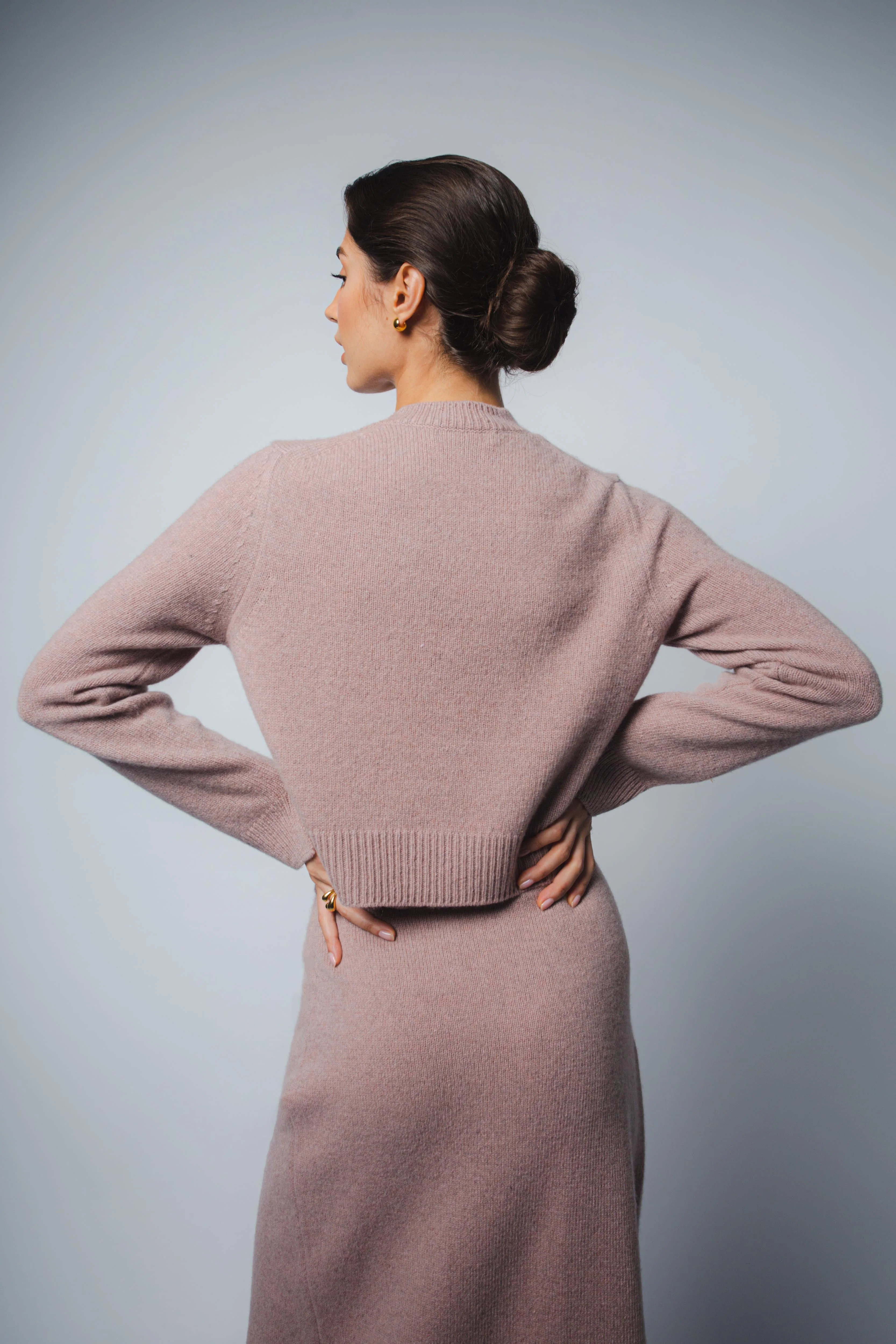 ZOE CROPPED CASHMERE PULLOVER IN MAUVE - Image 4