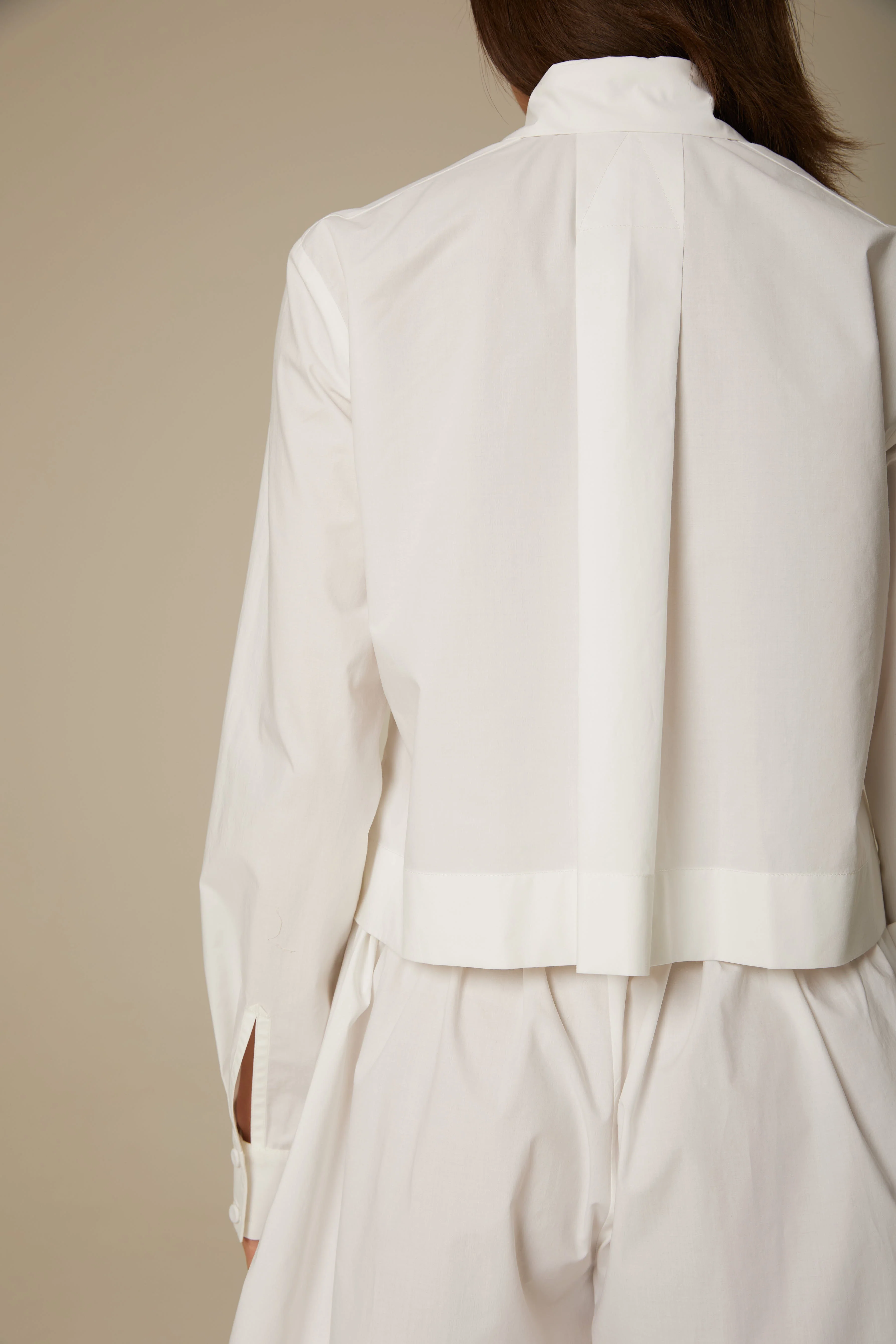 COLE ORGANIC COTTON CROPPED SHIRT IN WHITE - Image 3
