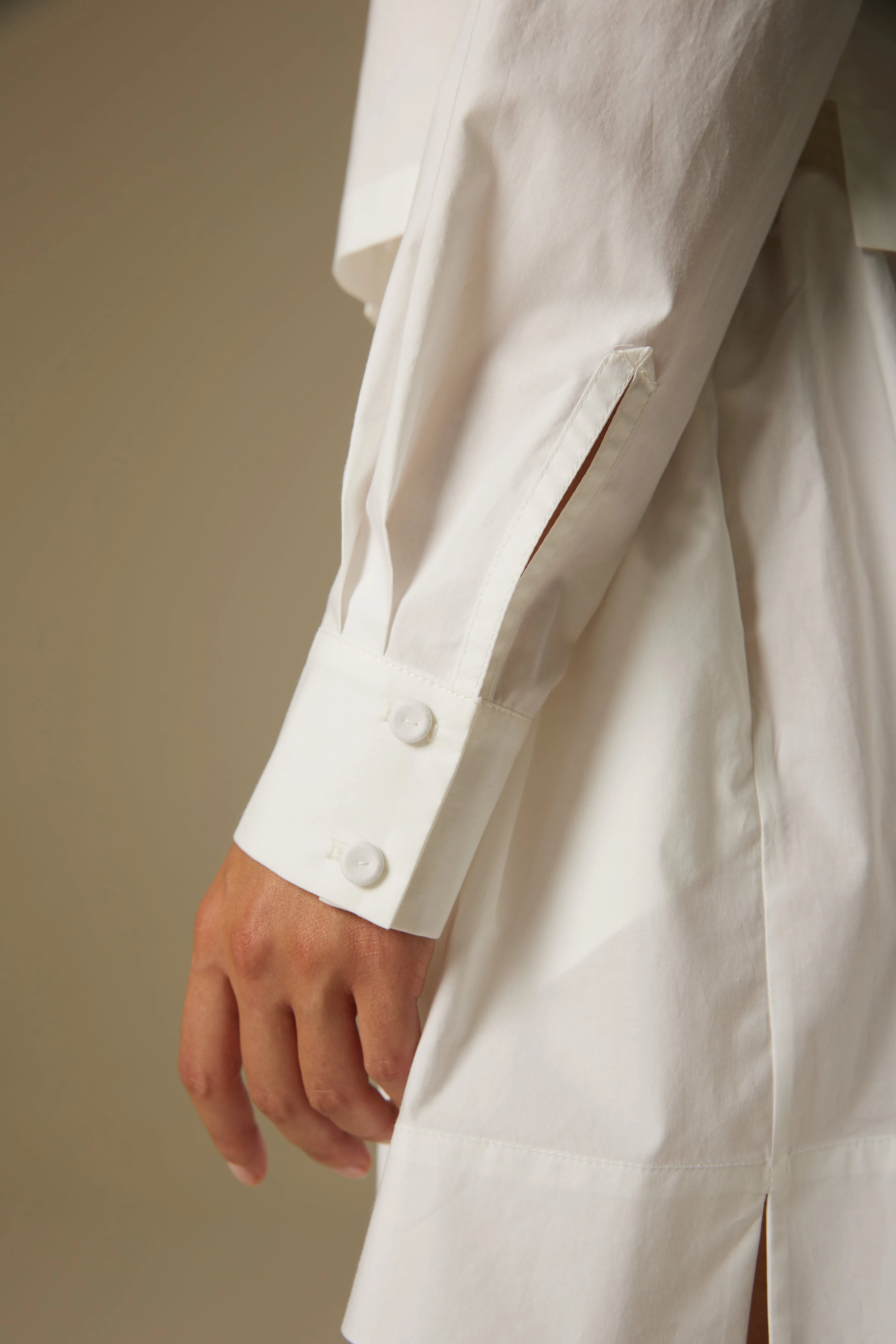 COLE ORGANIC COTTON CROPPED SHIRT IN WHITE - Image 4