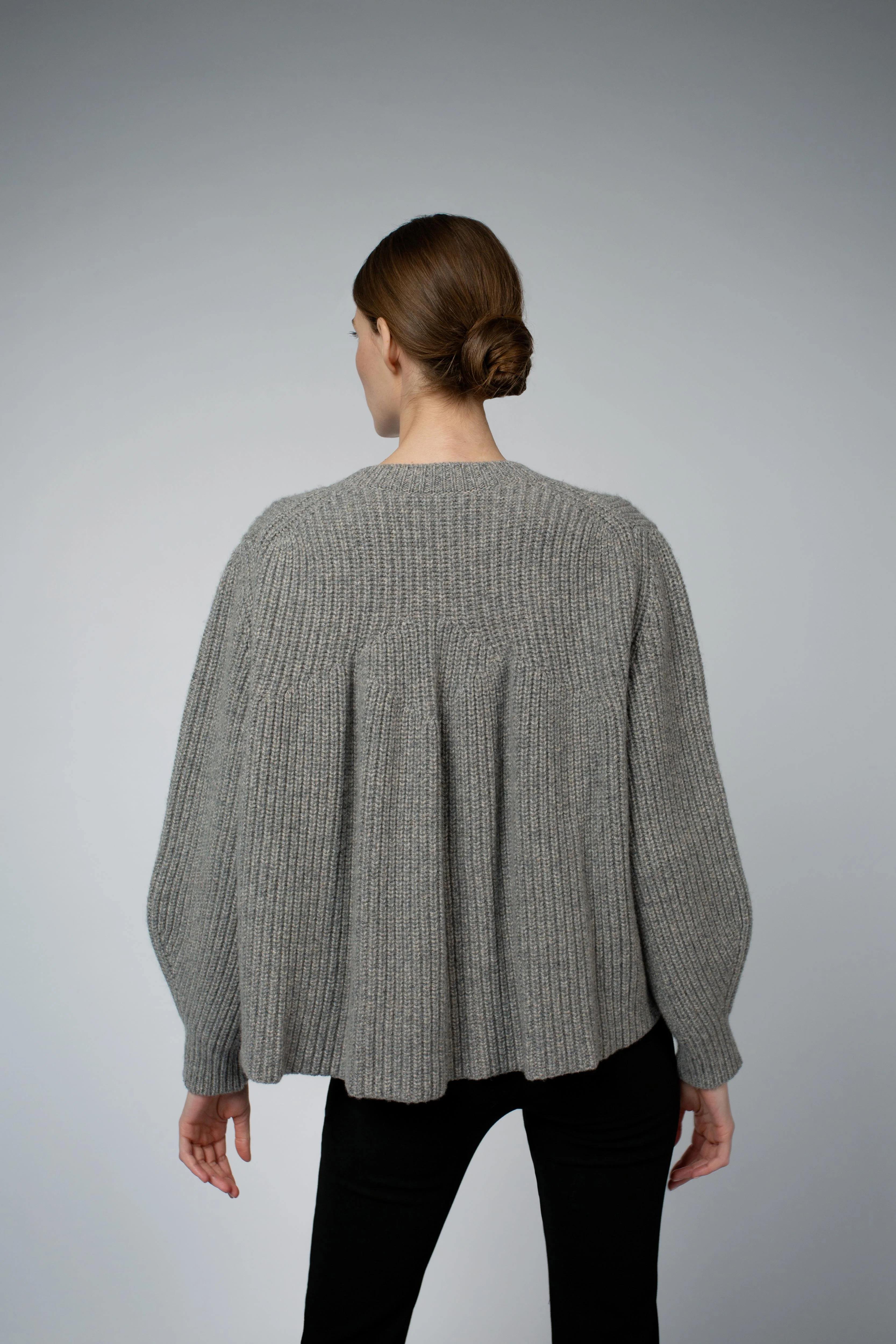 ADA DRAPED BACK CASHMERE SWEATER IN GRANITE - Image 3