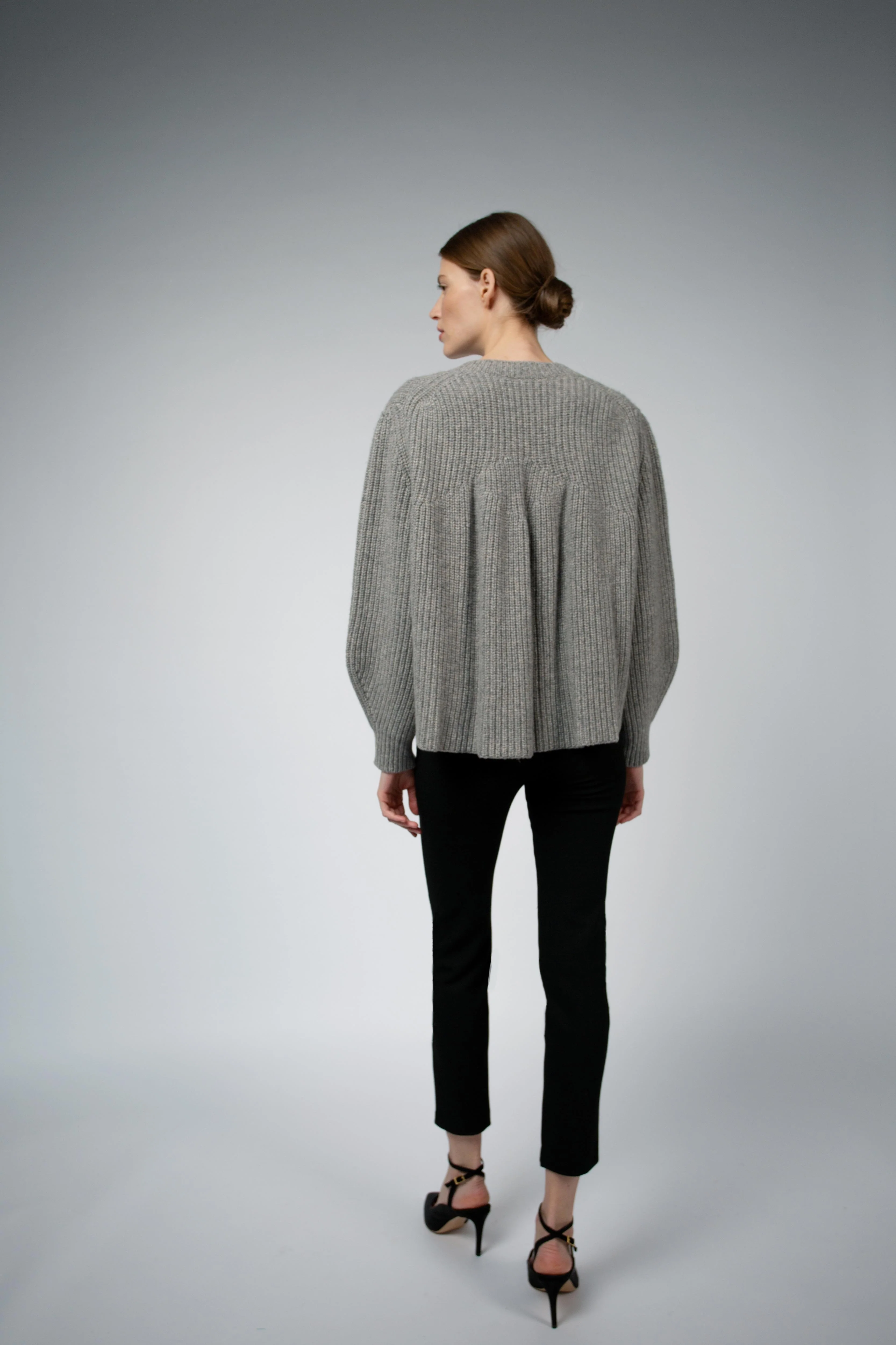 ADA DRAPED BACK CASHMERE SWEATER IN GRANITE - Image 4