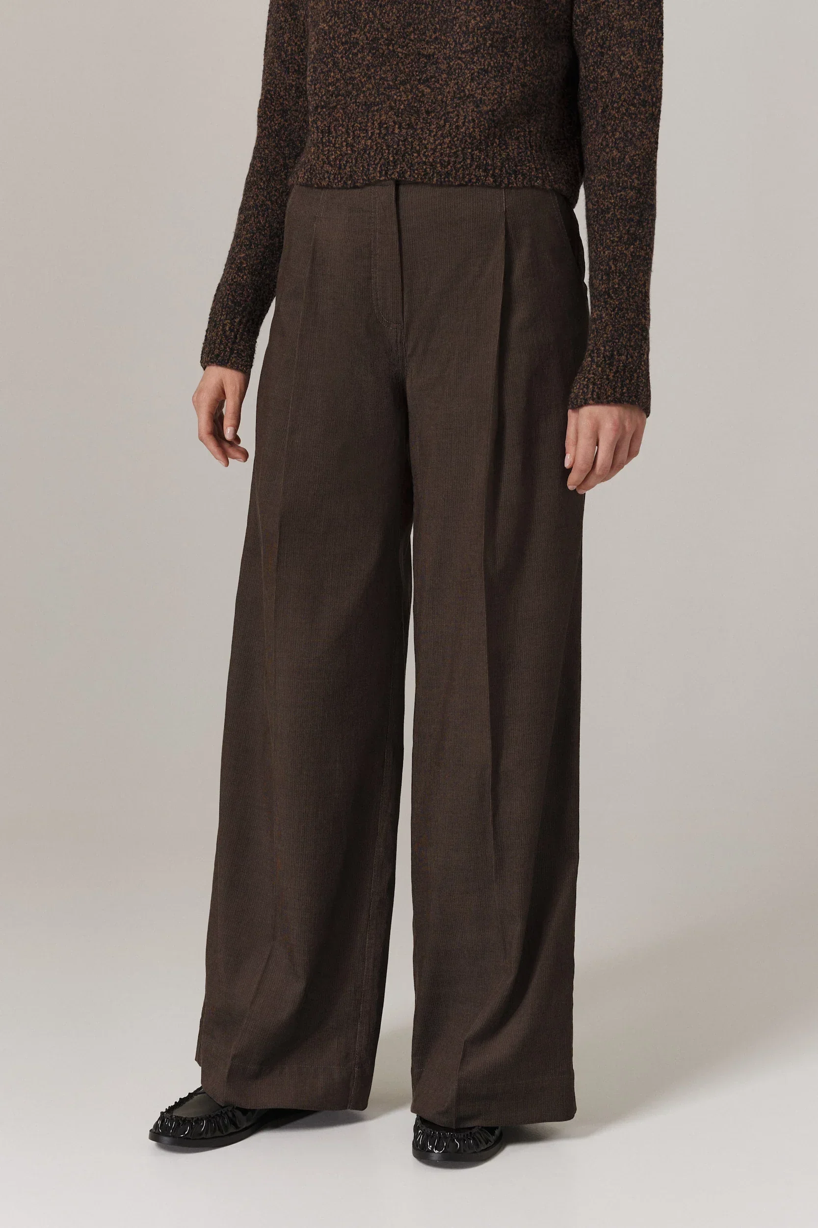 SORIN FINE CORDUROY TROUSER IN UMBER - Image 3