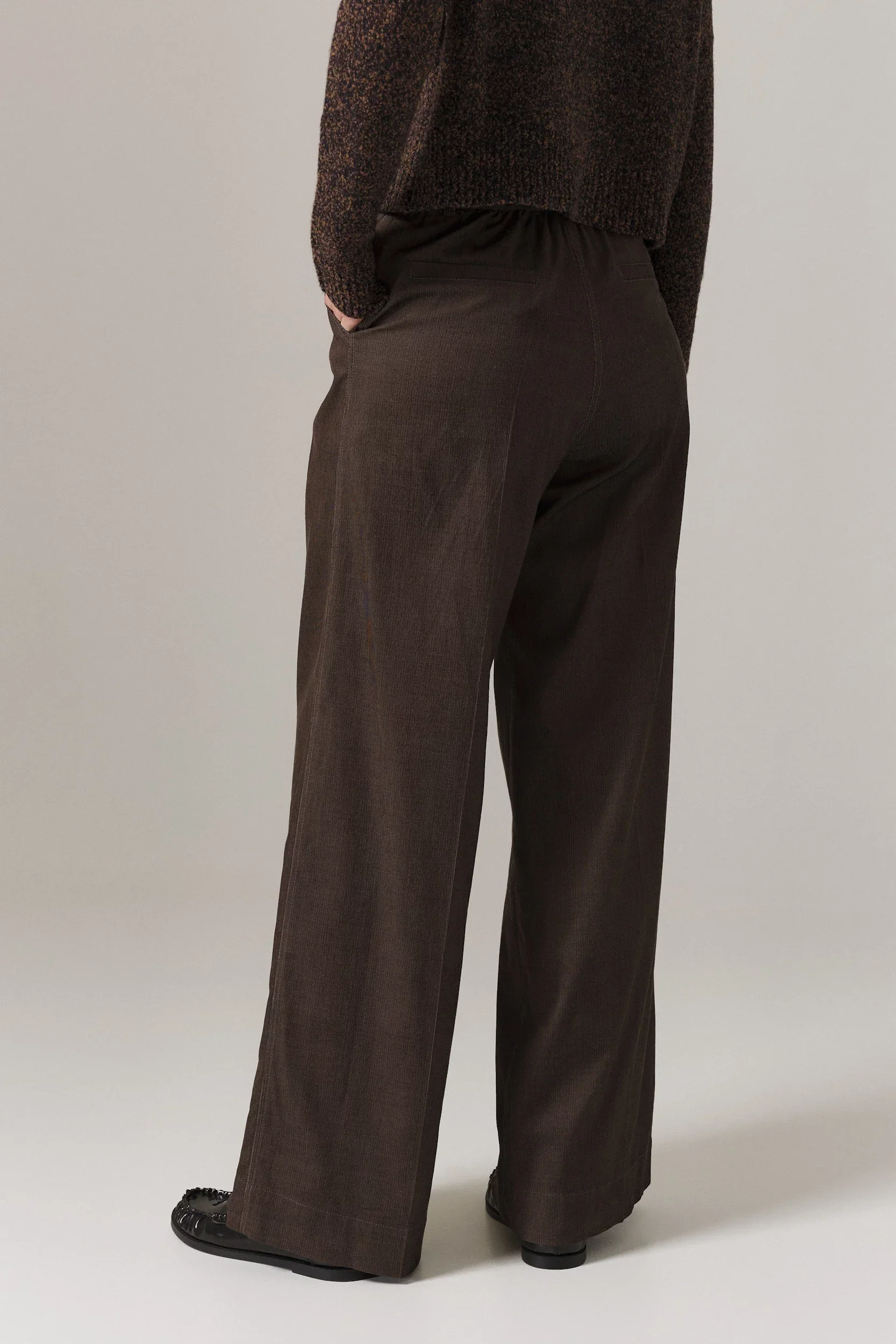 SORIN FINE CORDUROY TROUSER IN UMBER - Image 4