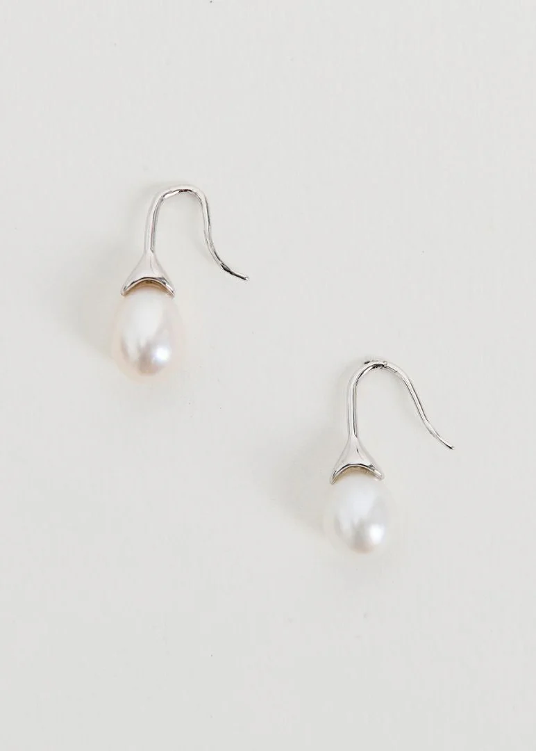 HEAVEN MAYHEM - Odette Pearl Earrings in Gold or Silver - Image 4