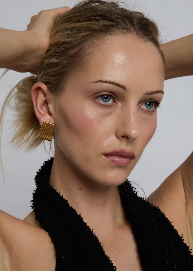 HEAVEN MAYHEM - Ribbed Gold Earrings - Image 4