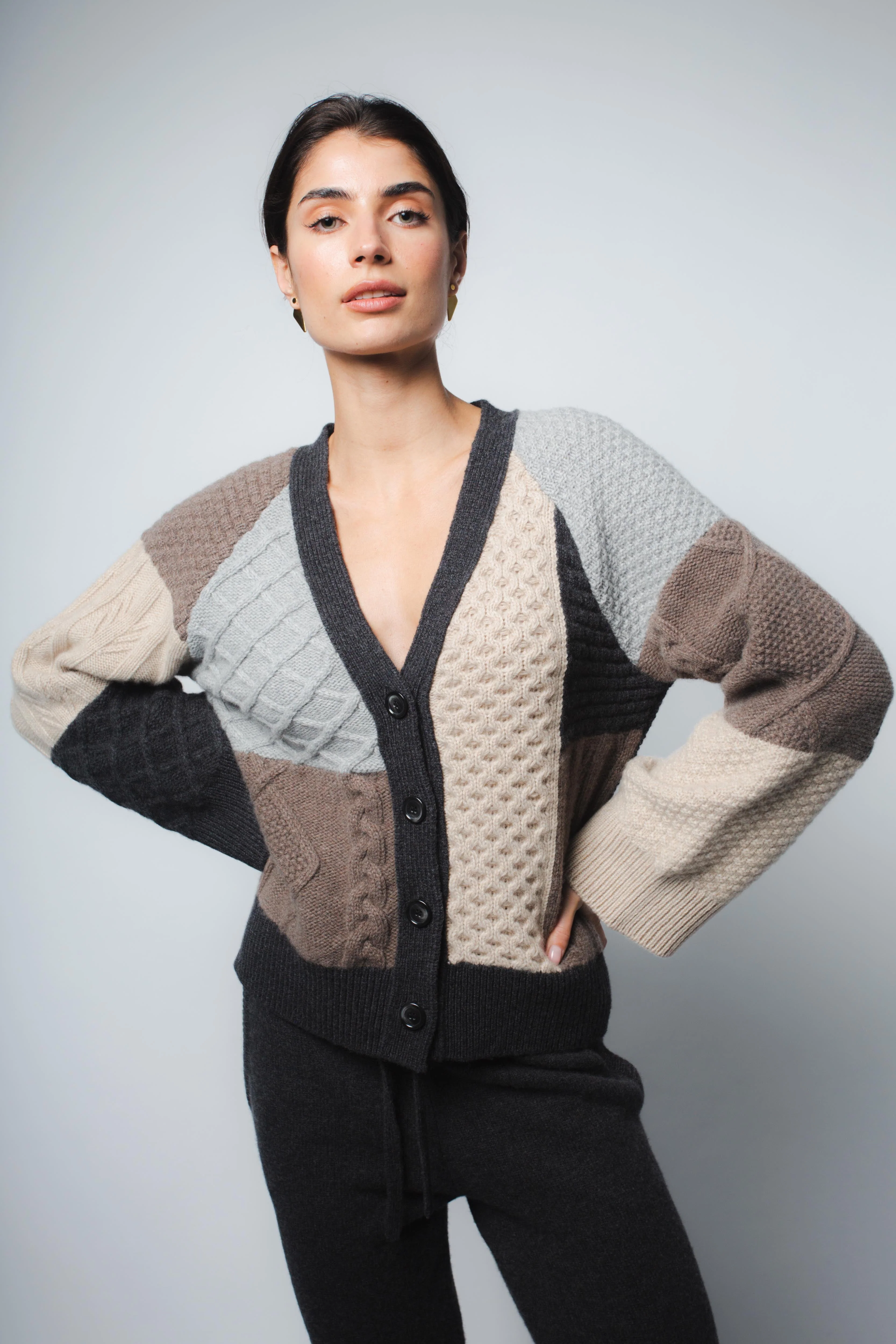 CATE CASHMERE CARDIGAN WITH DETACHABLE SCARF IN CHESTNUT COMBO - Image 2