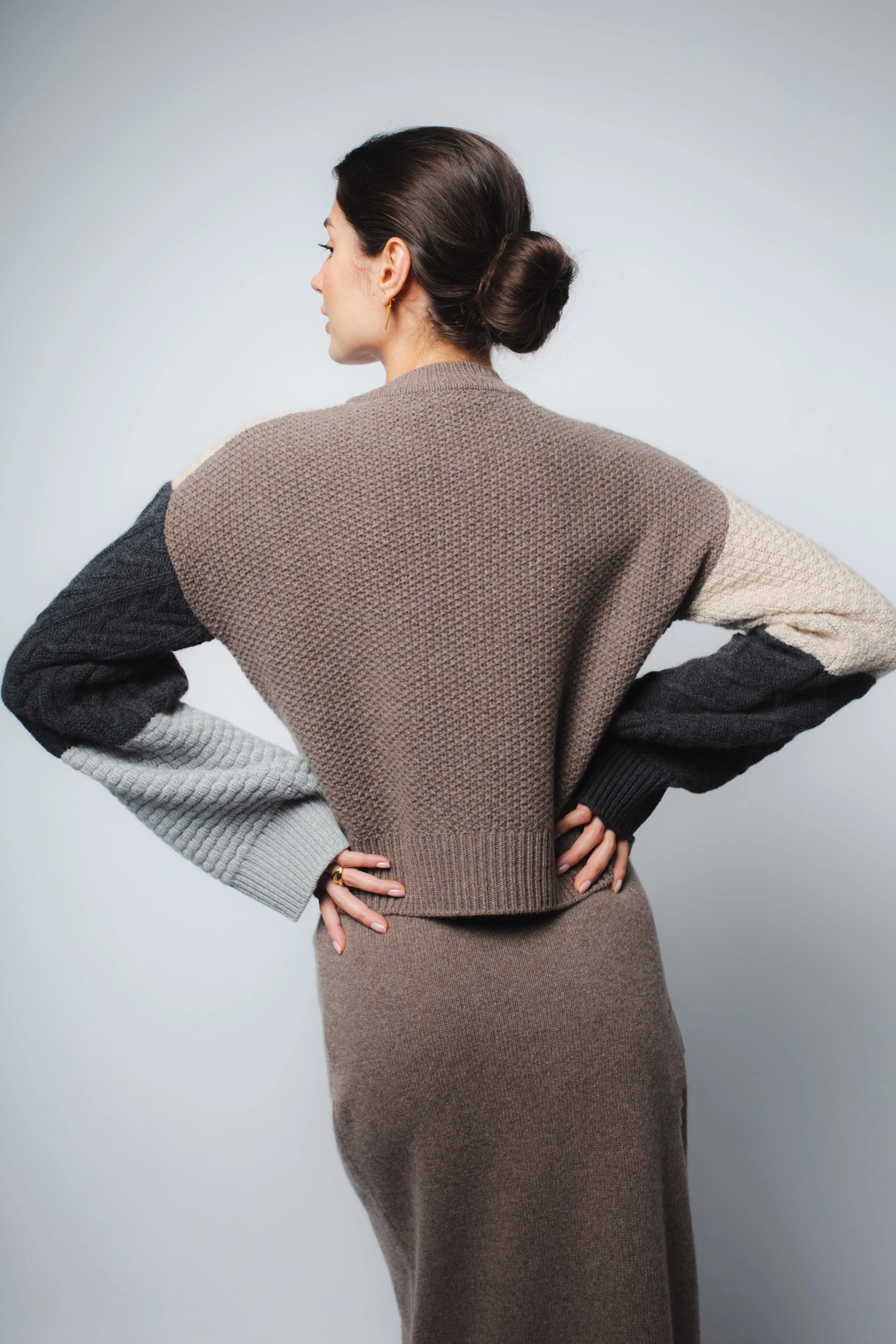 ANJA INTARSIA CASHMERE PULLOVER IN CHESTNUT COMBO - Image 4