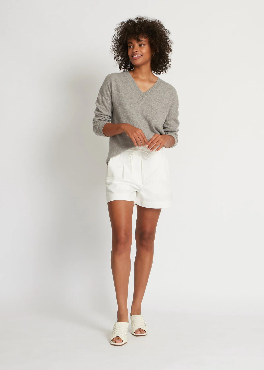 CRISTA 3D KNITTED V-NECK CASHMERE SWEATER IN HEATHER GREY - Image 2