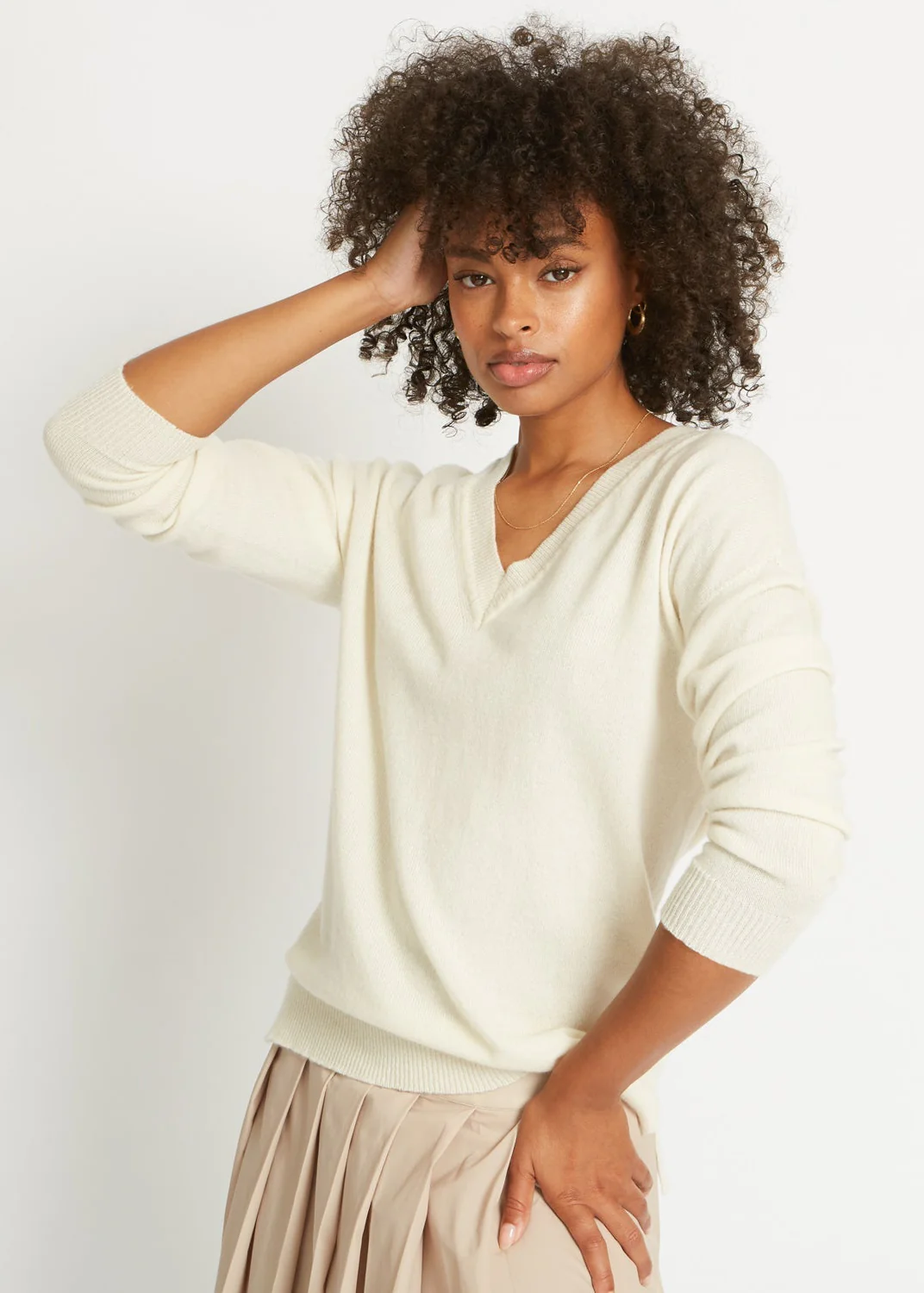 CRISTA 3D KNITTED V-NECK CASHMERE SWEATER IN SUGAR - Image 2