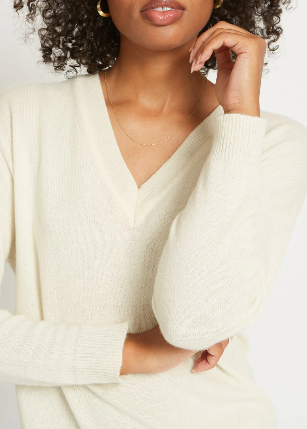 CRISTA 3D KNITTED V-NECK CASHMERE SWEATER IN SUGAR - Image 3