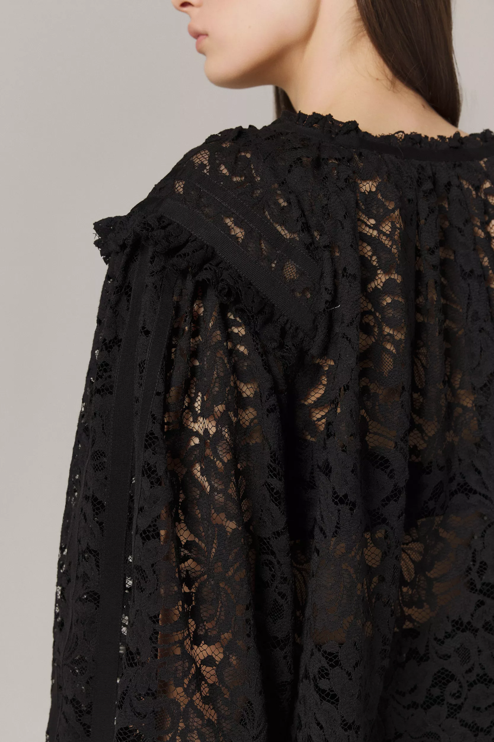 DOINA LACE BLOUSE WITH GROSGRAIN APPLIQUE IN BLACK - Image 3