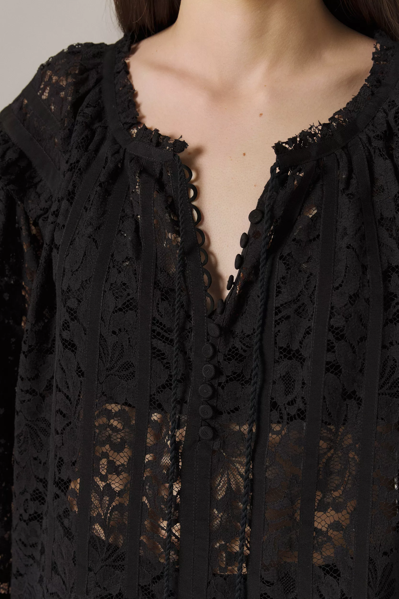 OZANA LACE DRESS WITH GROSGRAIN APPLIQUE IN BLACK - Image 7