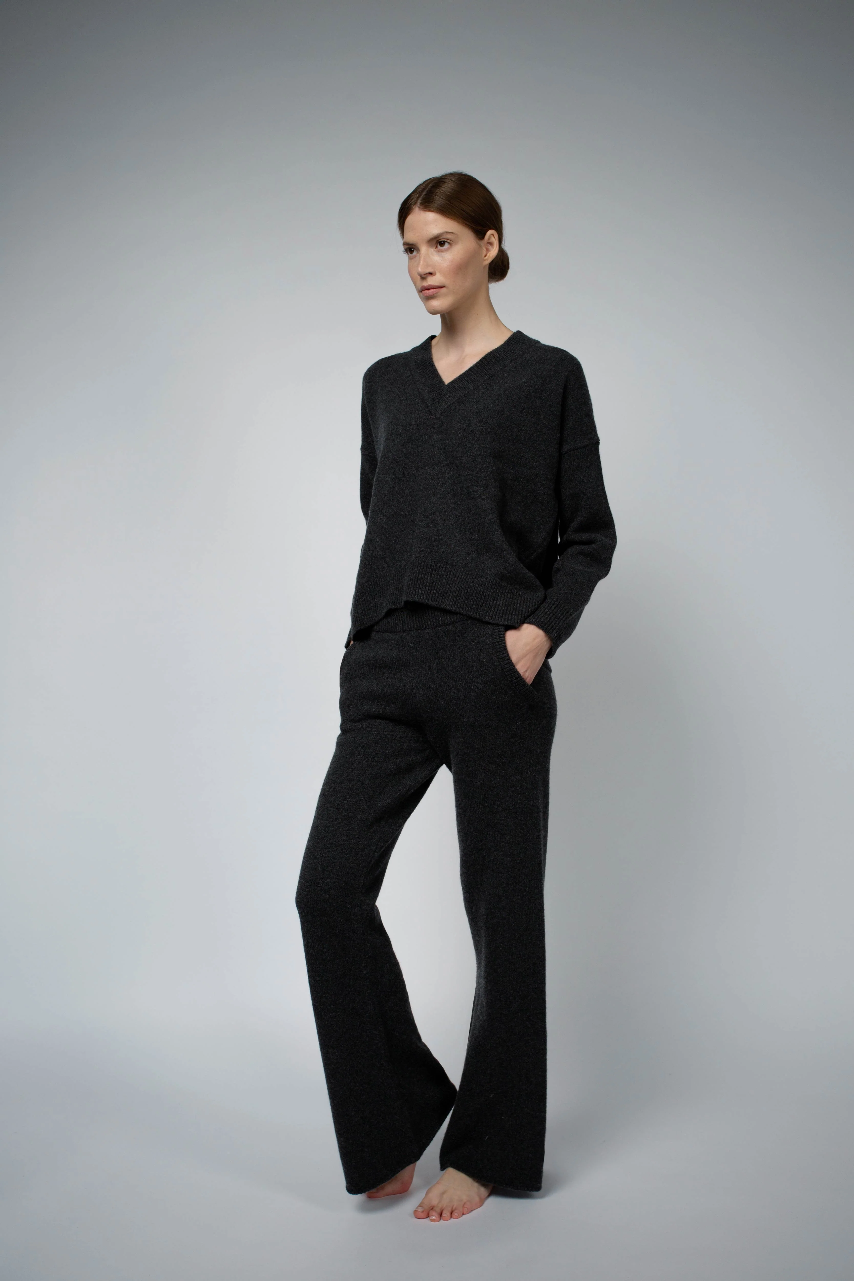 ALEX FLARE CASHMERE LOUNGE PANT IN ANTHRACITE