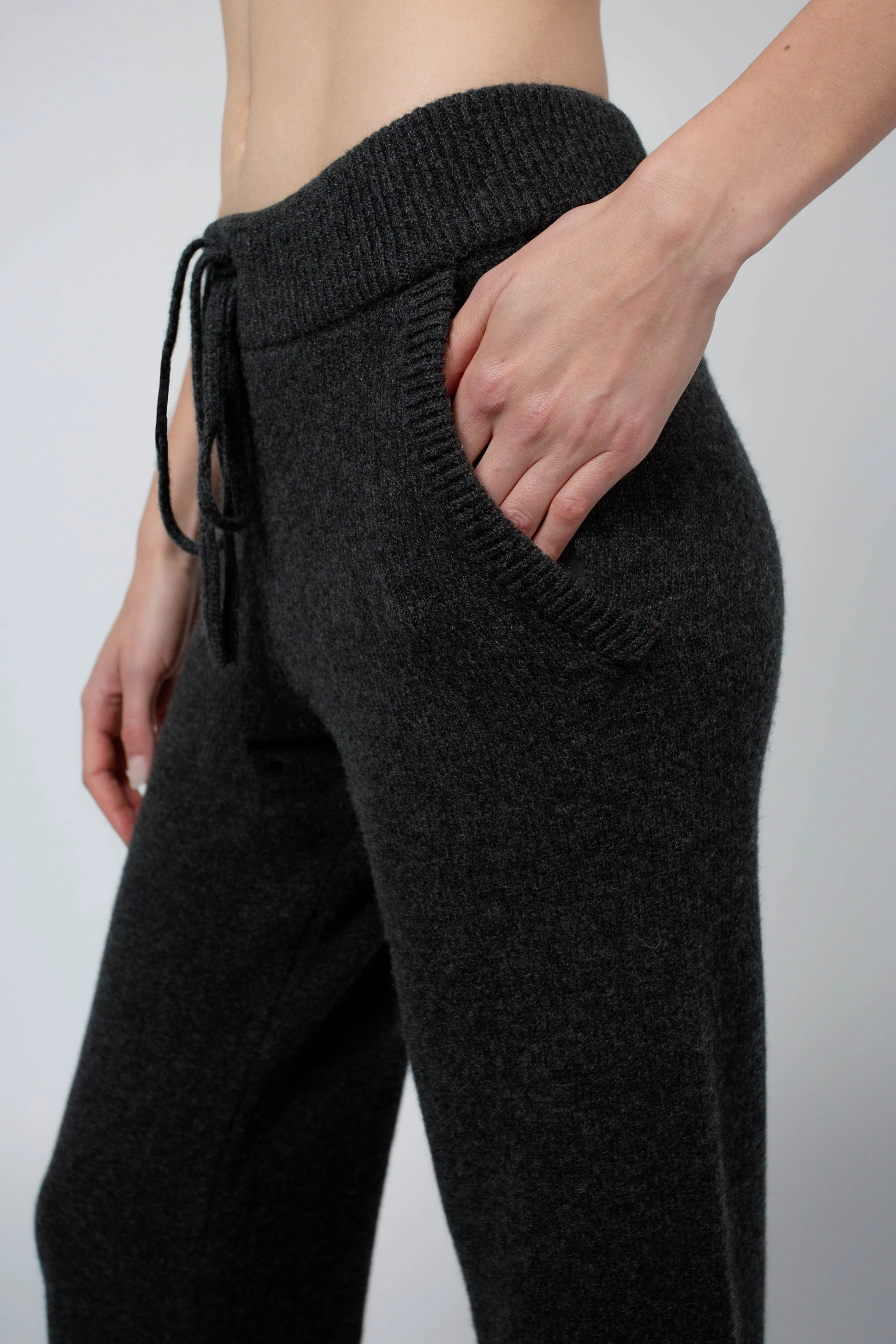 ALEX FLARE CASHMERE LOUNGE PANT IN ANTHRACITE - Image 2
