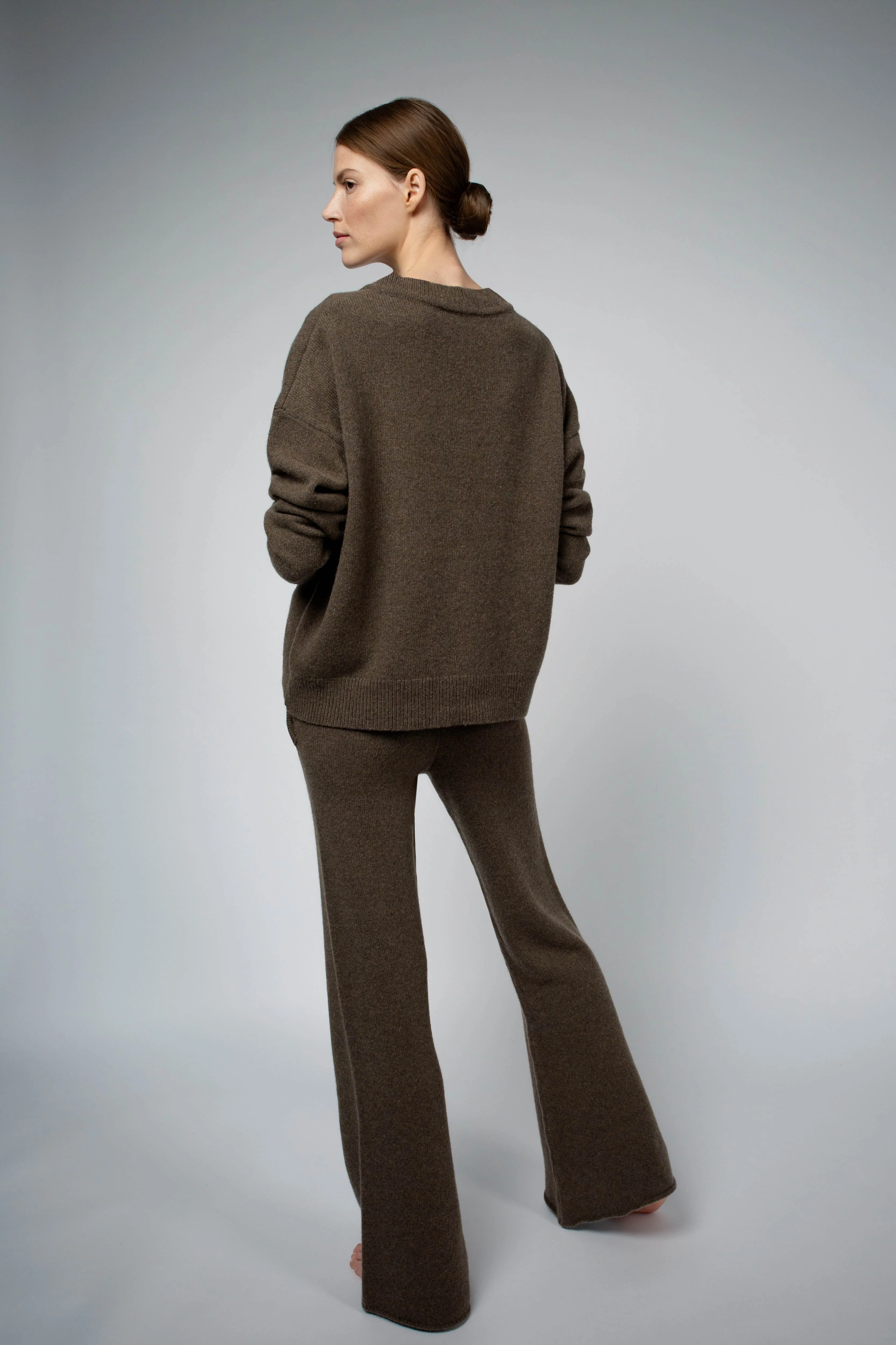 ALEX FLARE CASHMERE LOUNGE PANT IN CHESTNUT - Image 3