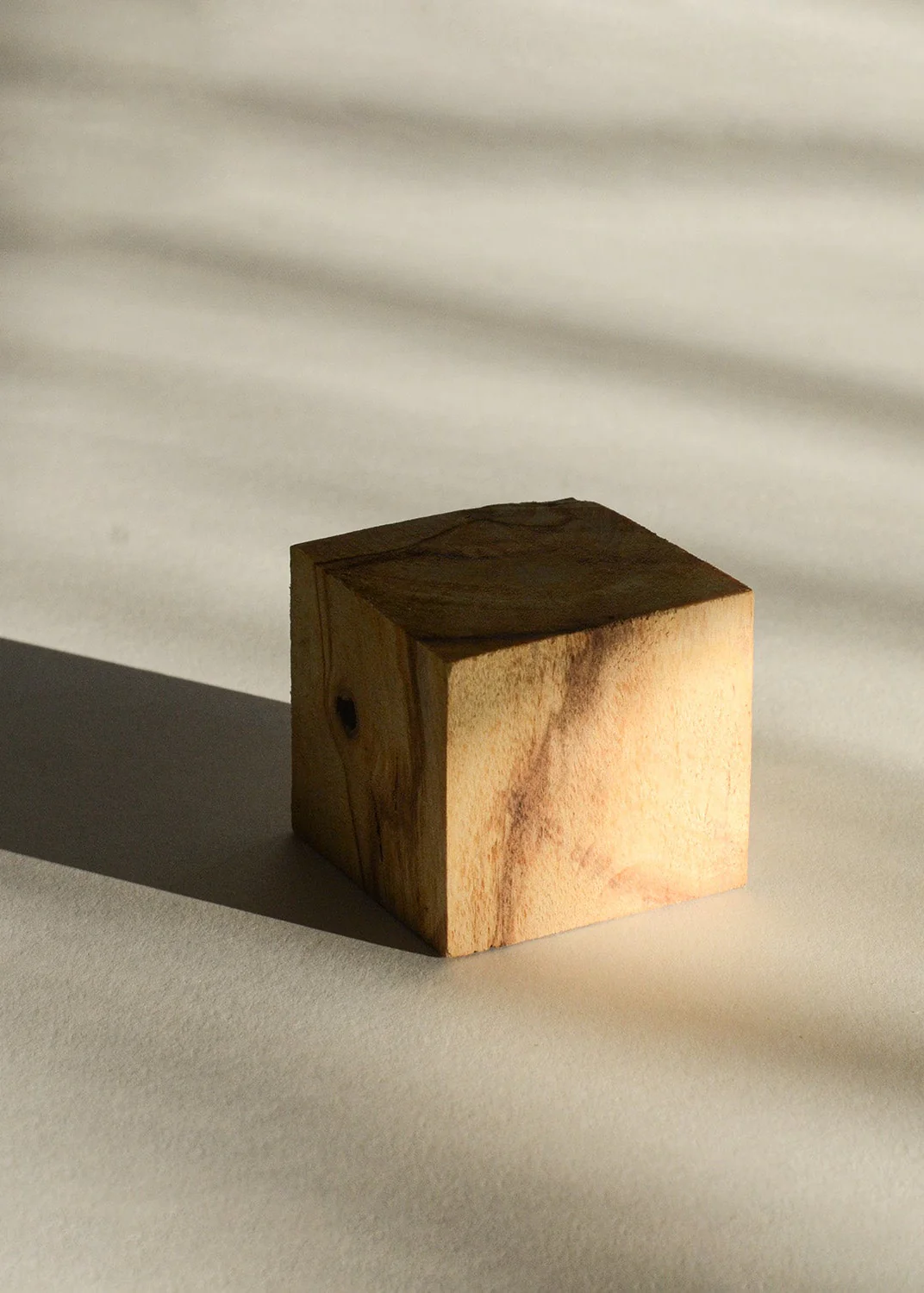 CEDAR AND MYRRH - Natural Palo Santo Wood Diffuser & 10ml Essential Oil - Image 2