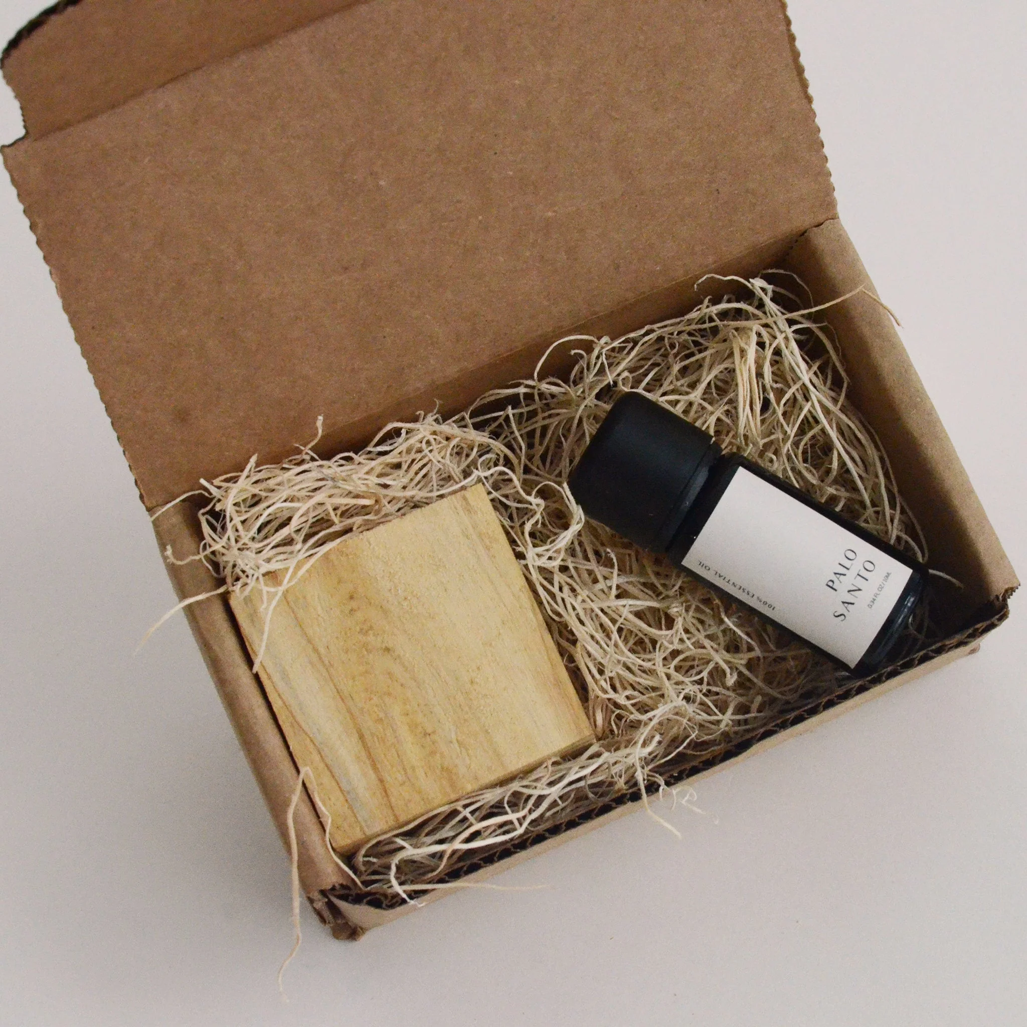 CEDAR AND MYRRH - Natural Palo Santo Wood Diffuser & 10ml Essential Oil - Image 5