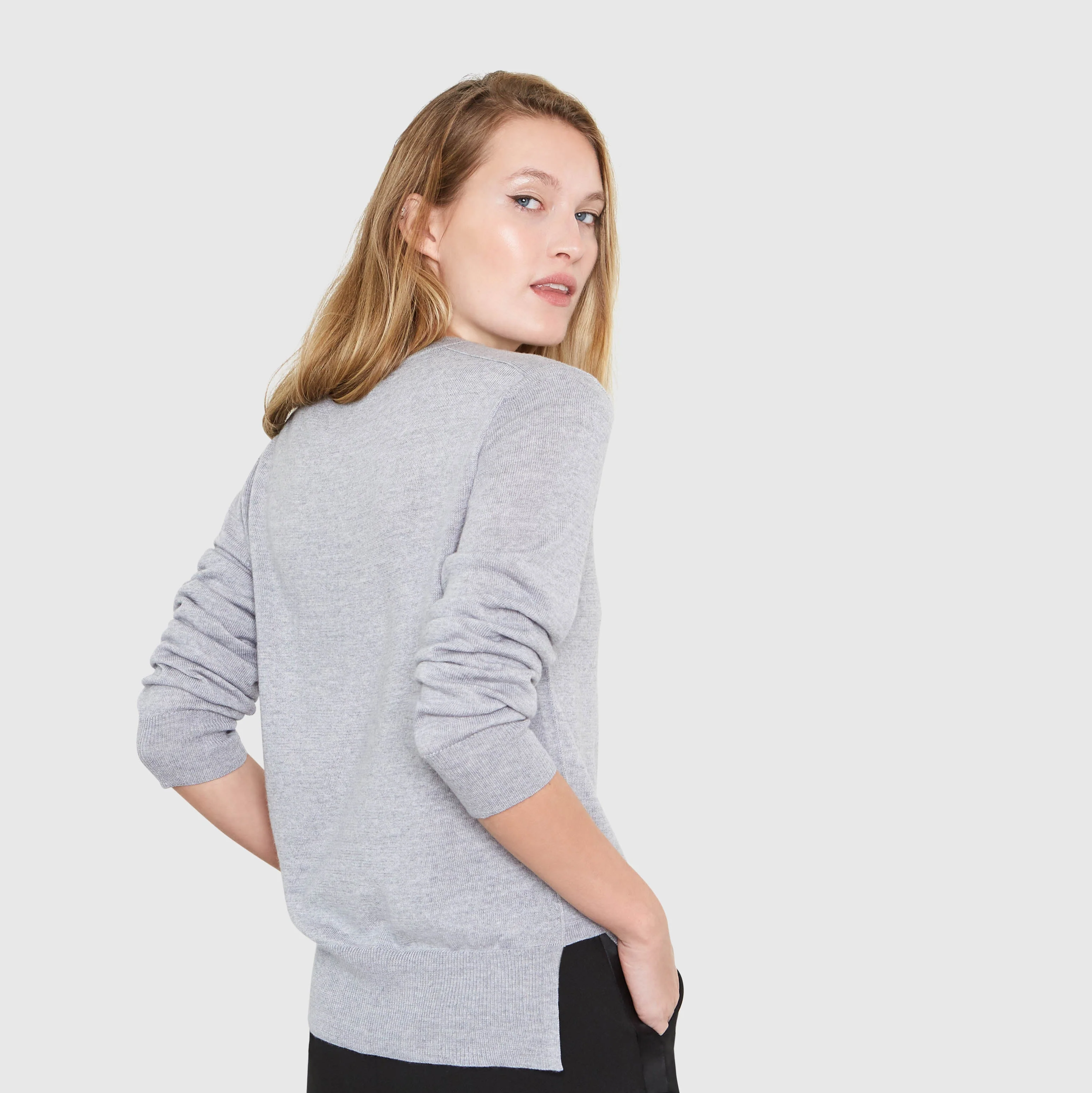 ELLEN NOTCHED NECKBAND MERINO WOOL SWEATER IN HEATHER GREY - Image 3