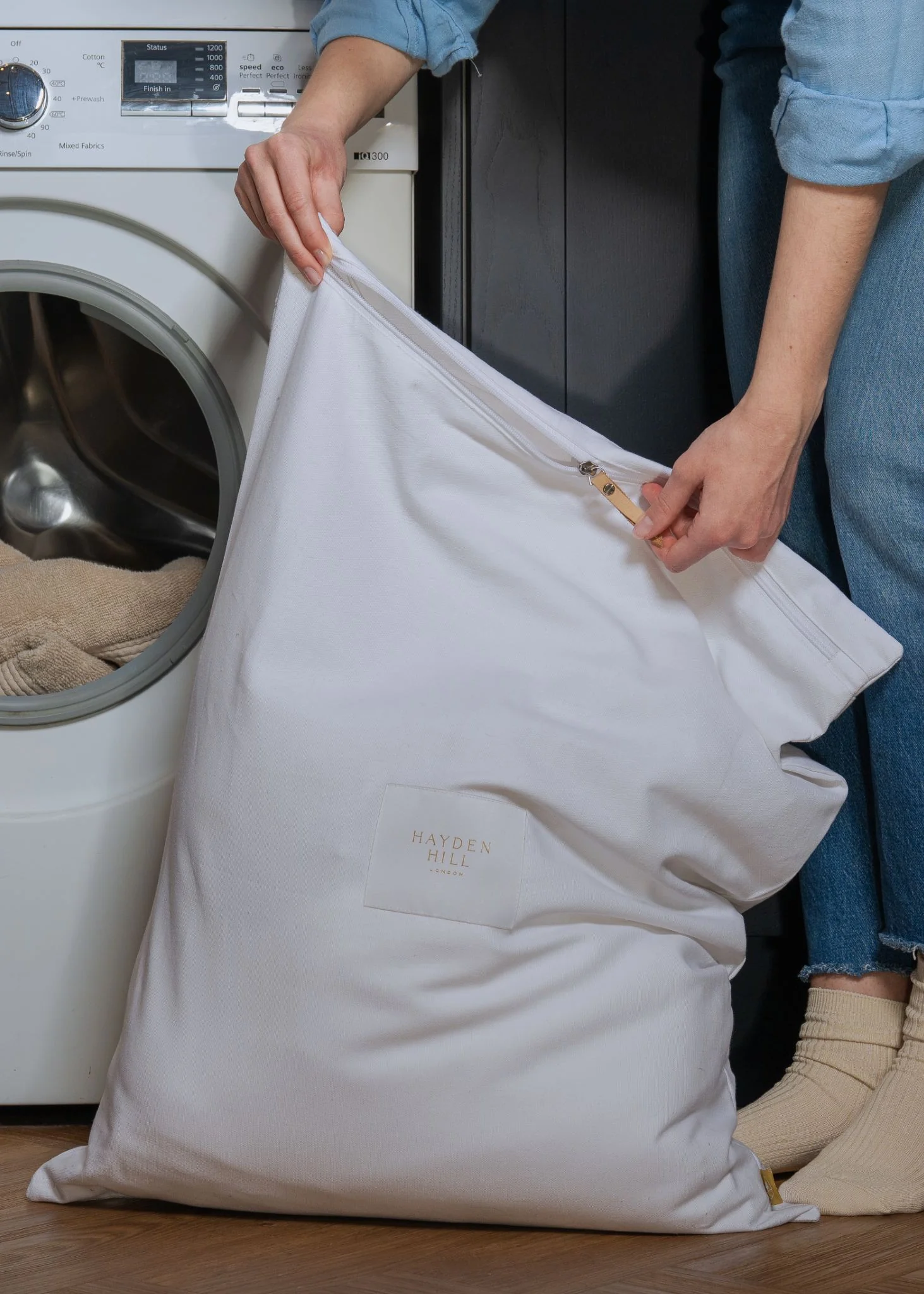HAYDEN HILL - Organic Cotton Travel Laundry Bags Set of 2 in White - Image 3
