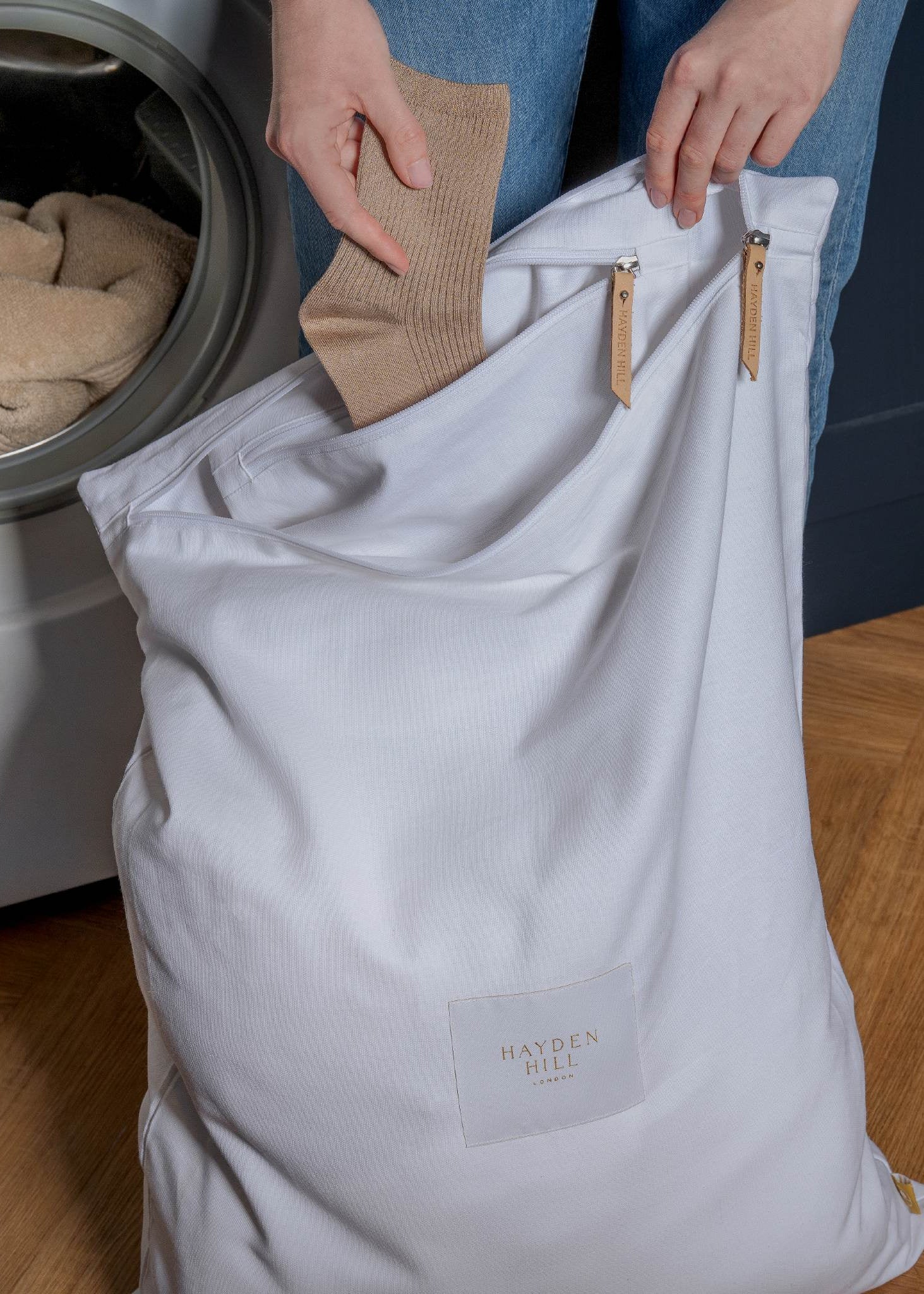 HAYDEN HILL - Organic Cotton Travel Laundry Bags Set of 2 in White - Image 6