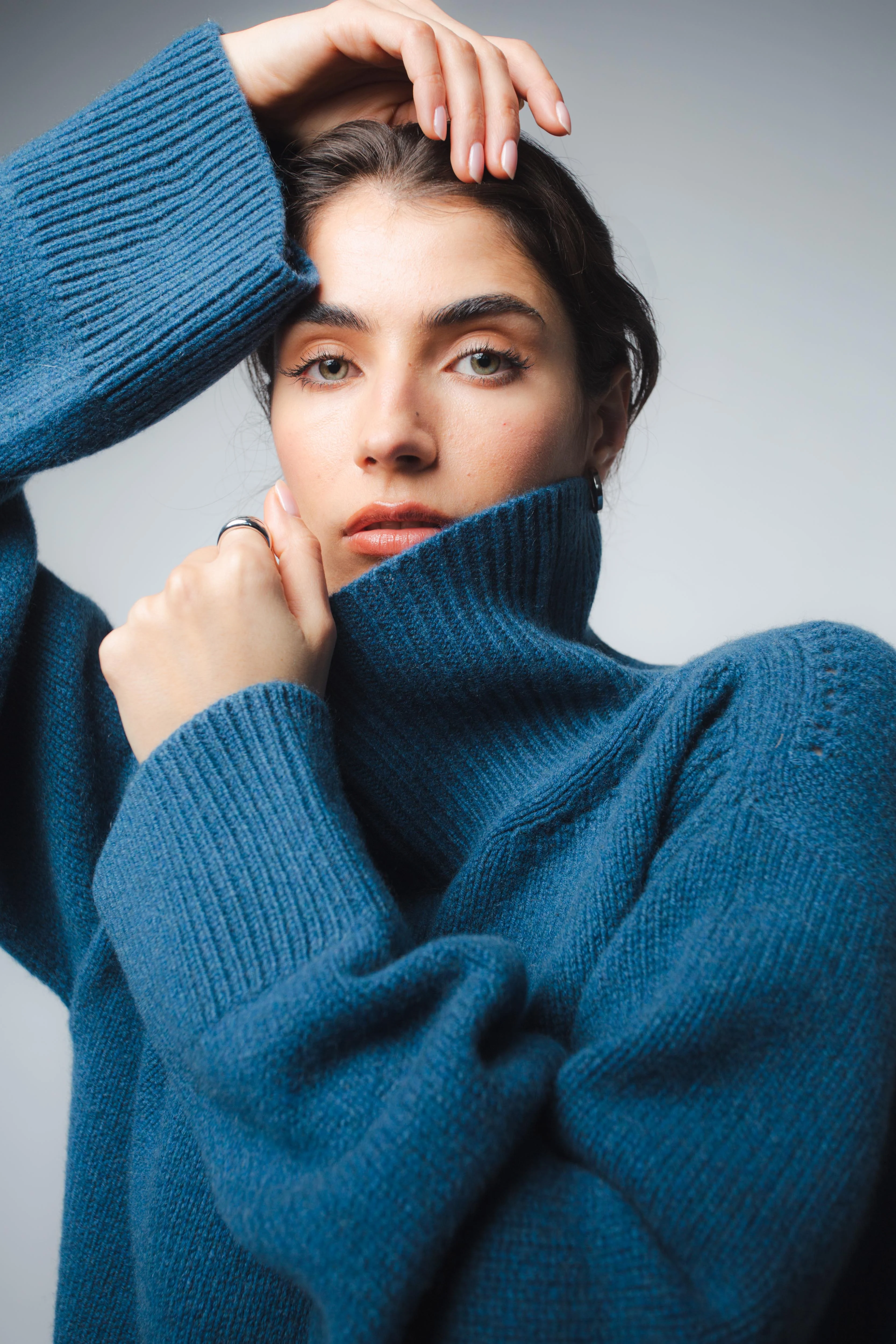 CIO DROPPED SHOULDER CASHMERE PULLOVER IN PEACOCK - Image 3