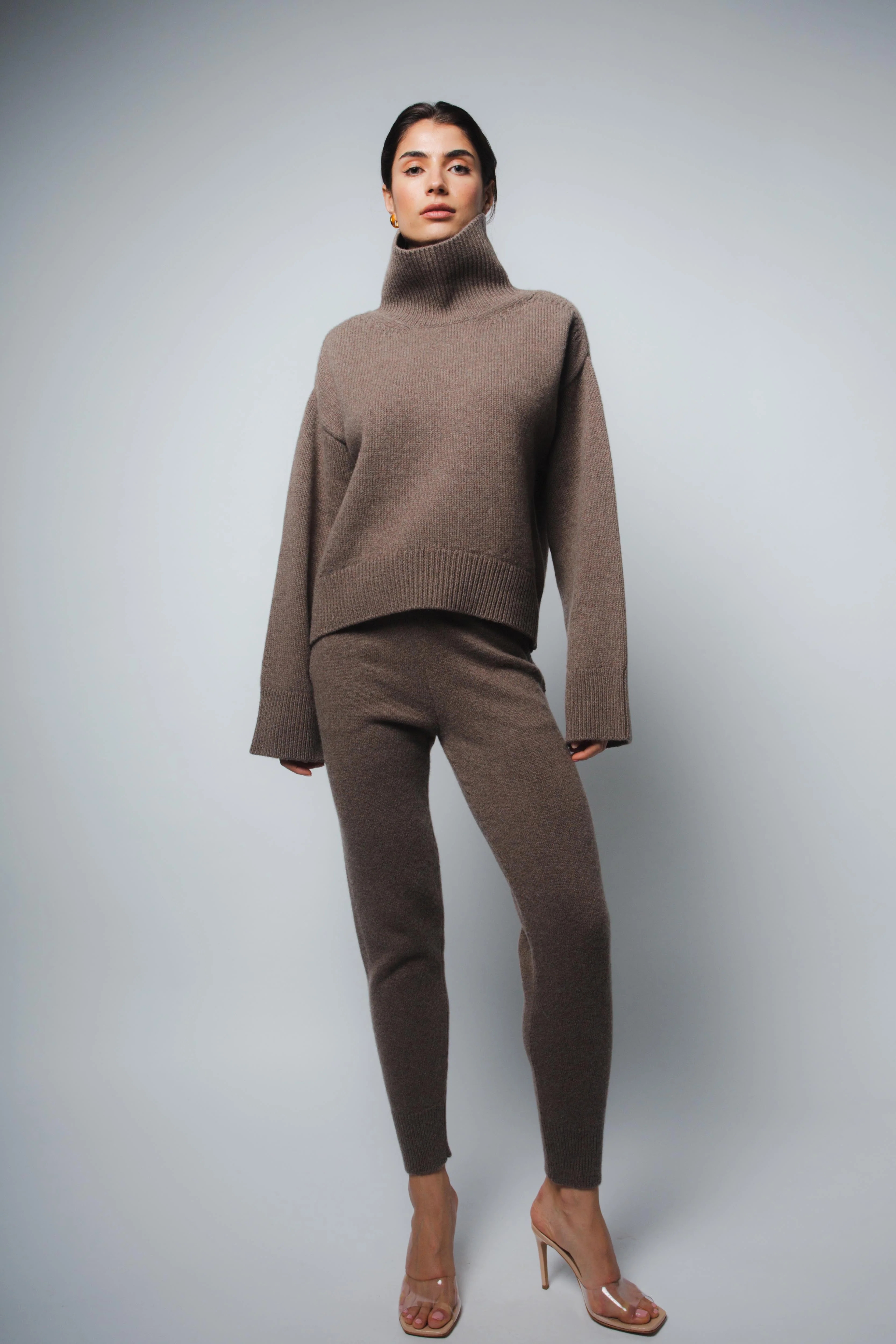 CIO DROPPED SHOULDER CASHMERE PULLOVER IN CHESTNUT - Image 3