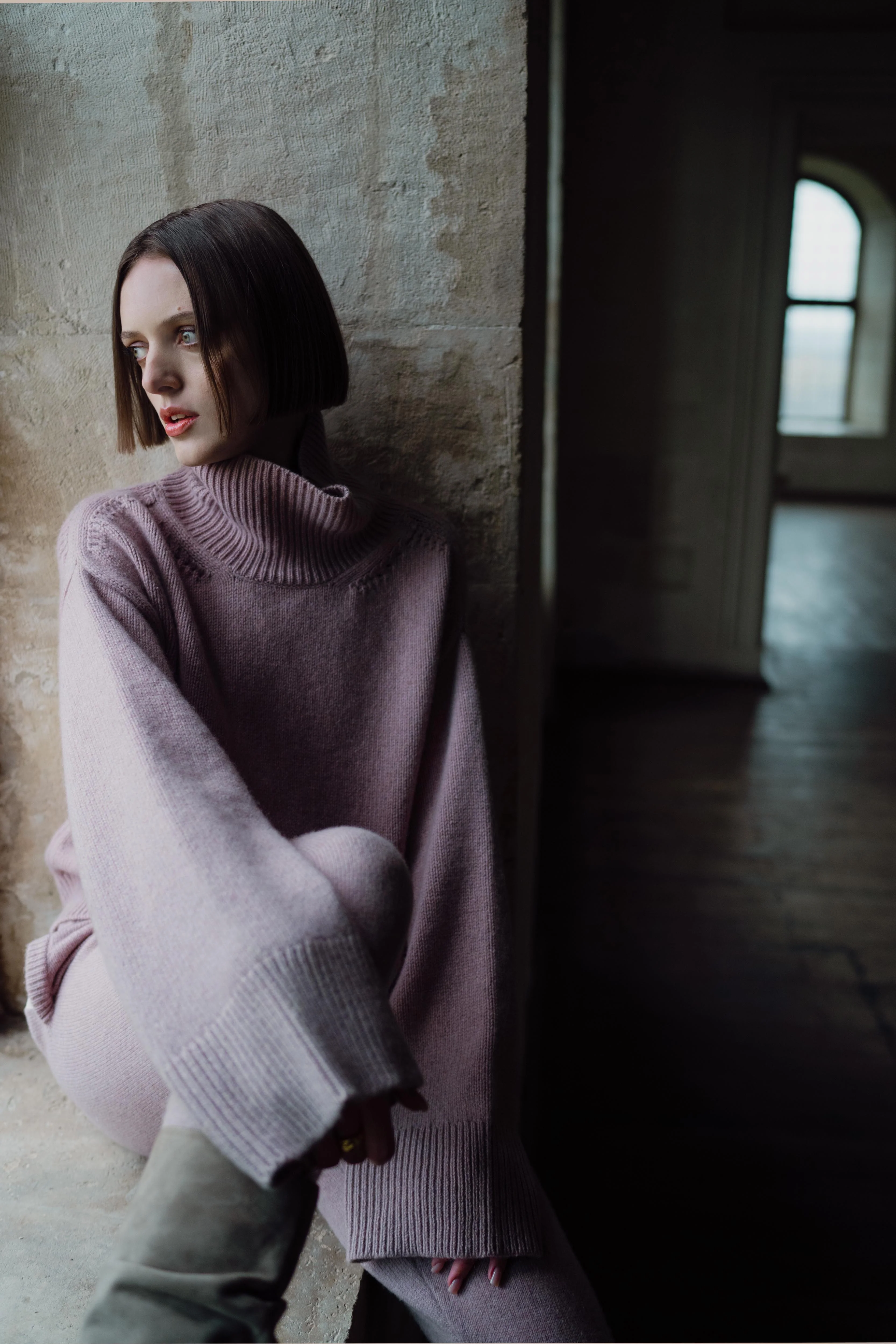 CIO DROPPED SHOULDER CASHMERE PULLOVER IN MAUVE - Image 2